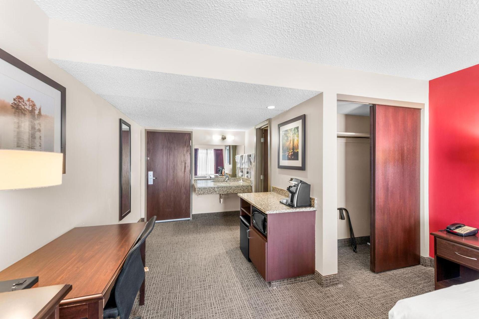 Quality Inn & Suites Columbus photo 63