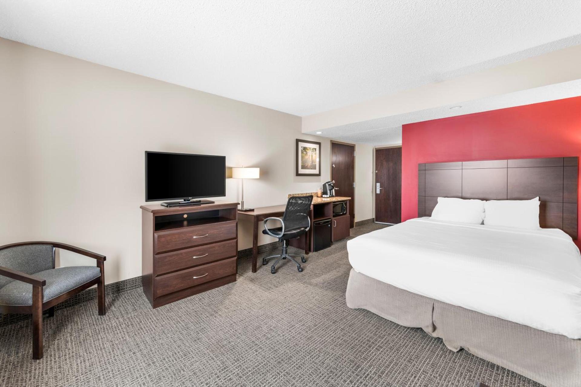 Quality Inn & Suites Columbus photo 60