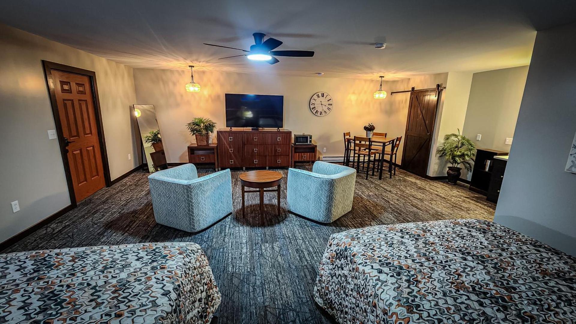 Benton Motel photo 19