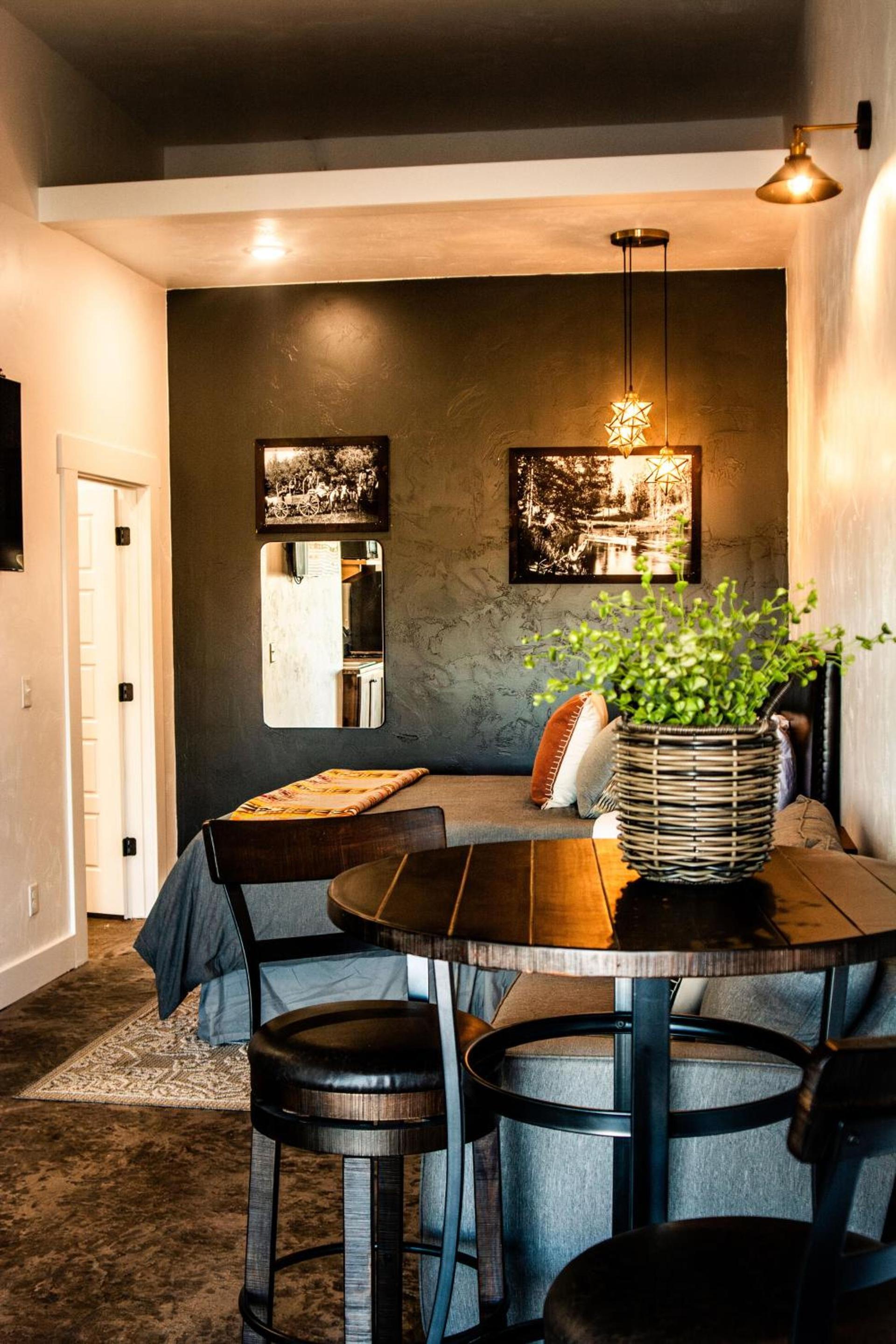 Pendleton Pointe photo 44
