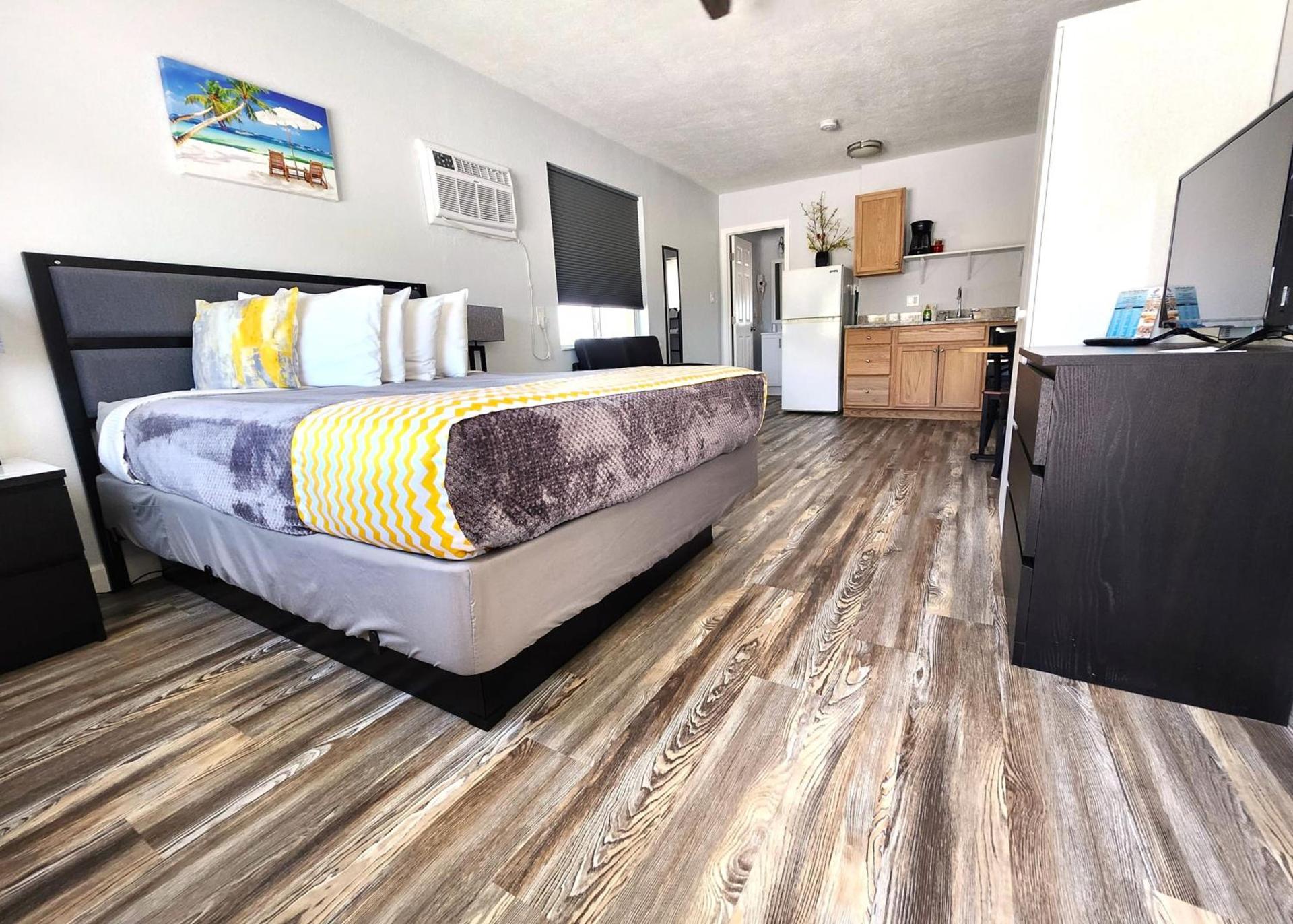 Johns Pass Beach Motel photo 36