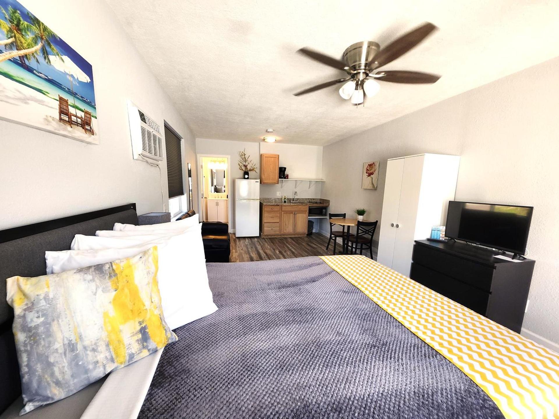 Johns Pass Beach Motel photo 54