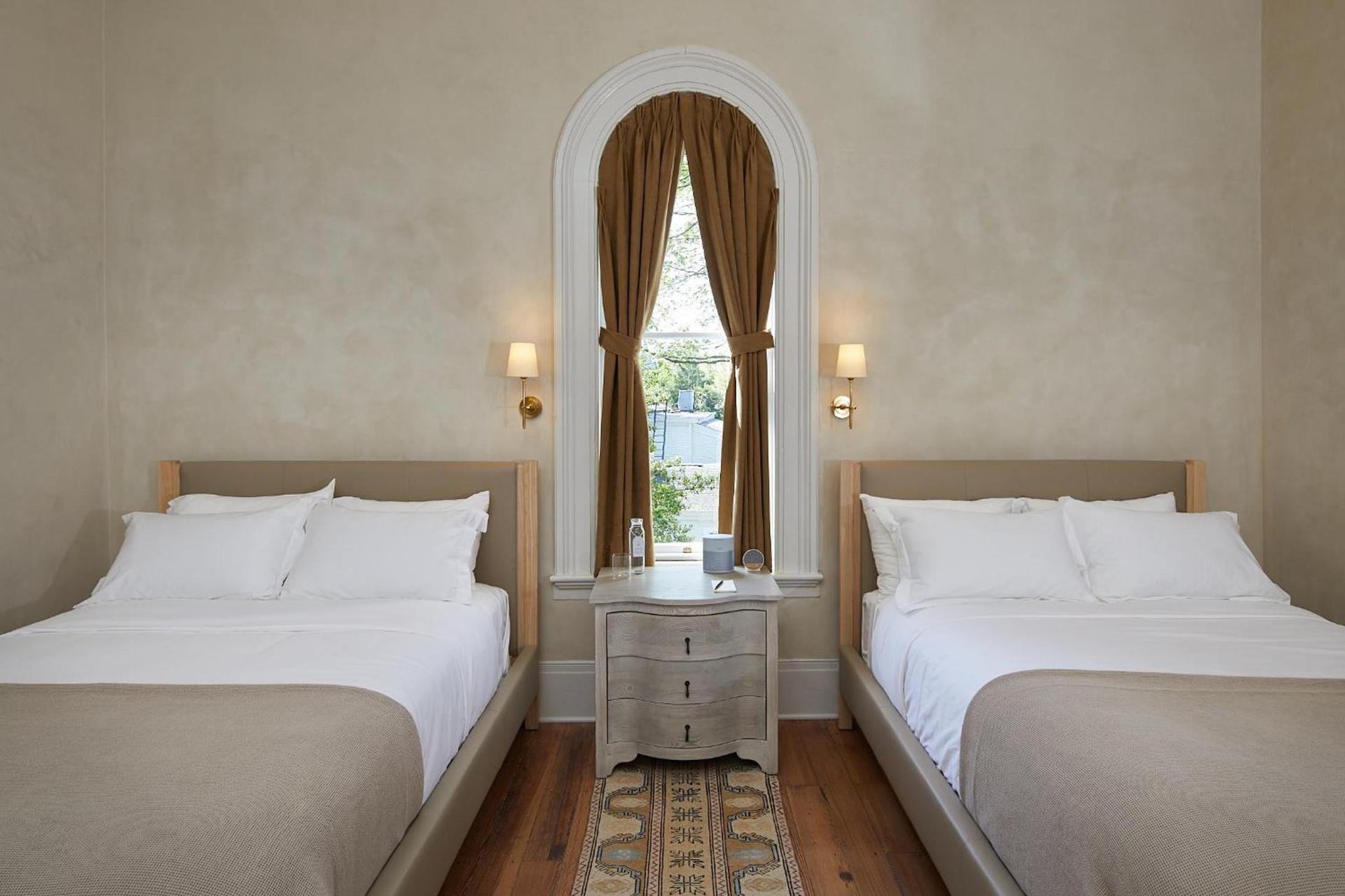 Heights House Hotel photo 2