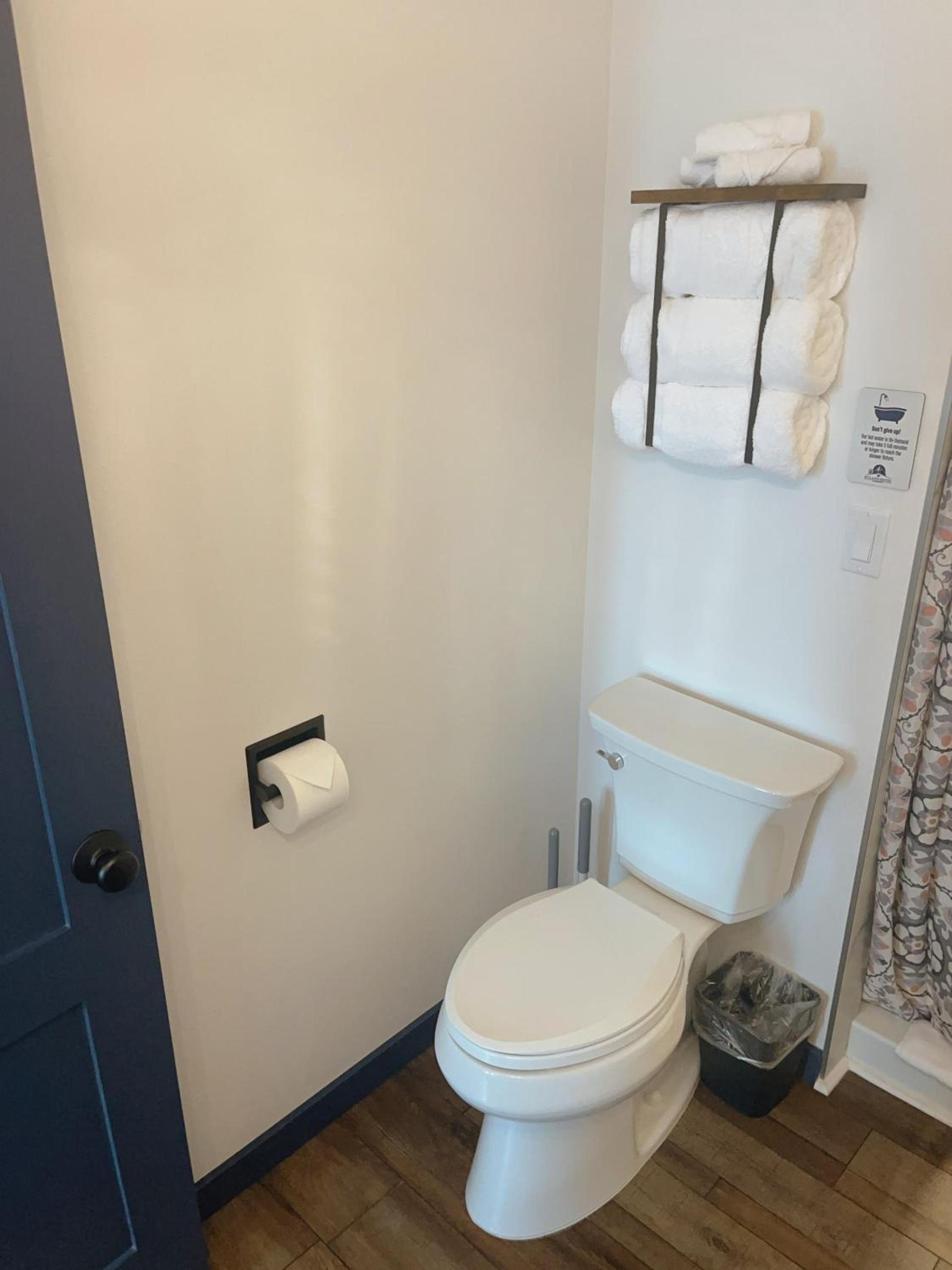 Werner Room 204, Hyland Hotel photo 14