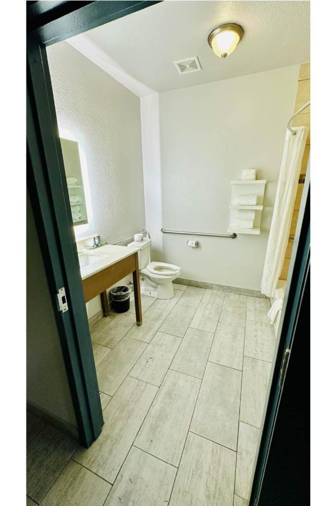 La Quinta by Wyndham Ft. Worth - Forest Hill, TX photo 46