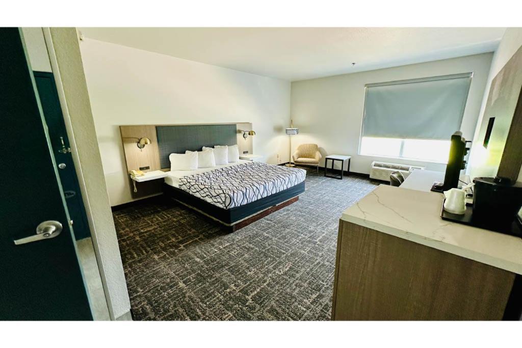 La Quinta by Wyndham Ft. Worth - Forest Hill, TX photo 42