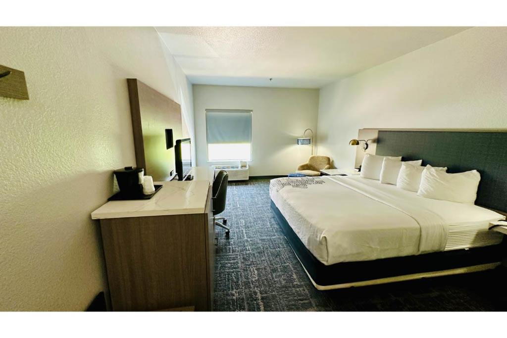 La Quinta by Wyndham Ft. Worth - Forest Hill, TX photo 45