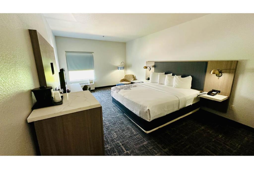 La Quinta by Wyndham Ft. Worth - Forest Hill, TX photo 48