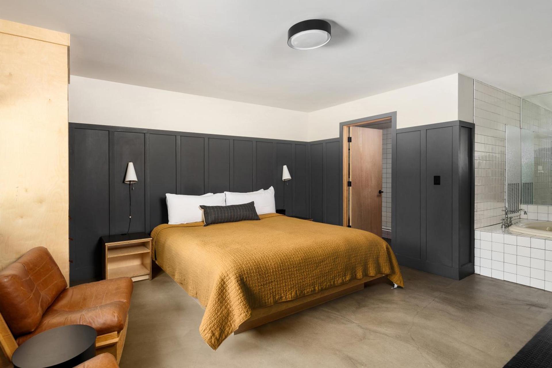 The Coachman Hotel photo 73