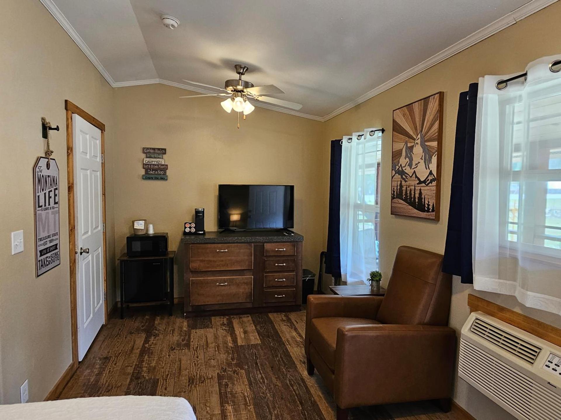 Riverfront Motel & Cabins photo 21