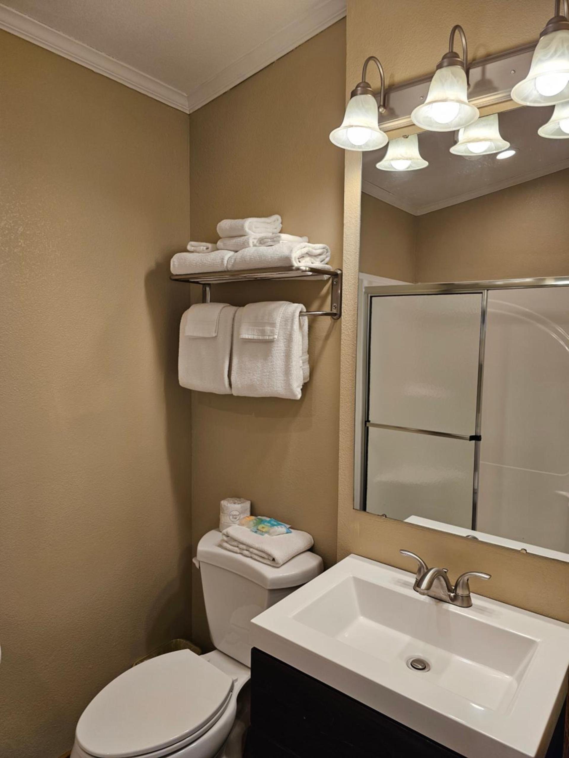 Riverfront Motel & Cabins photo 19