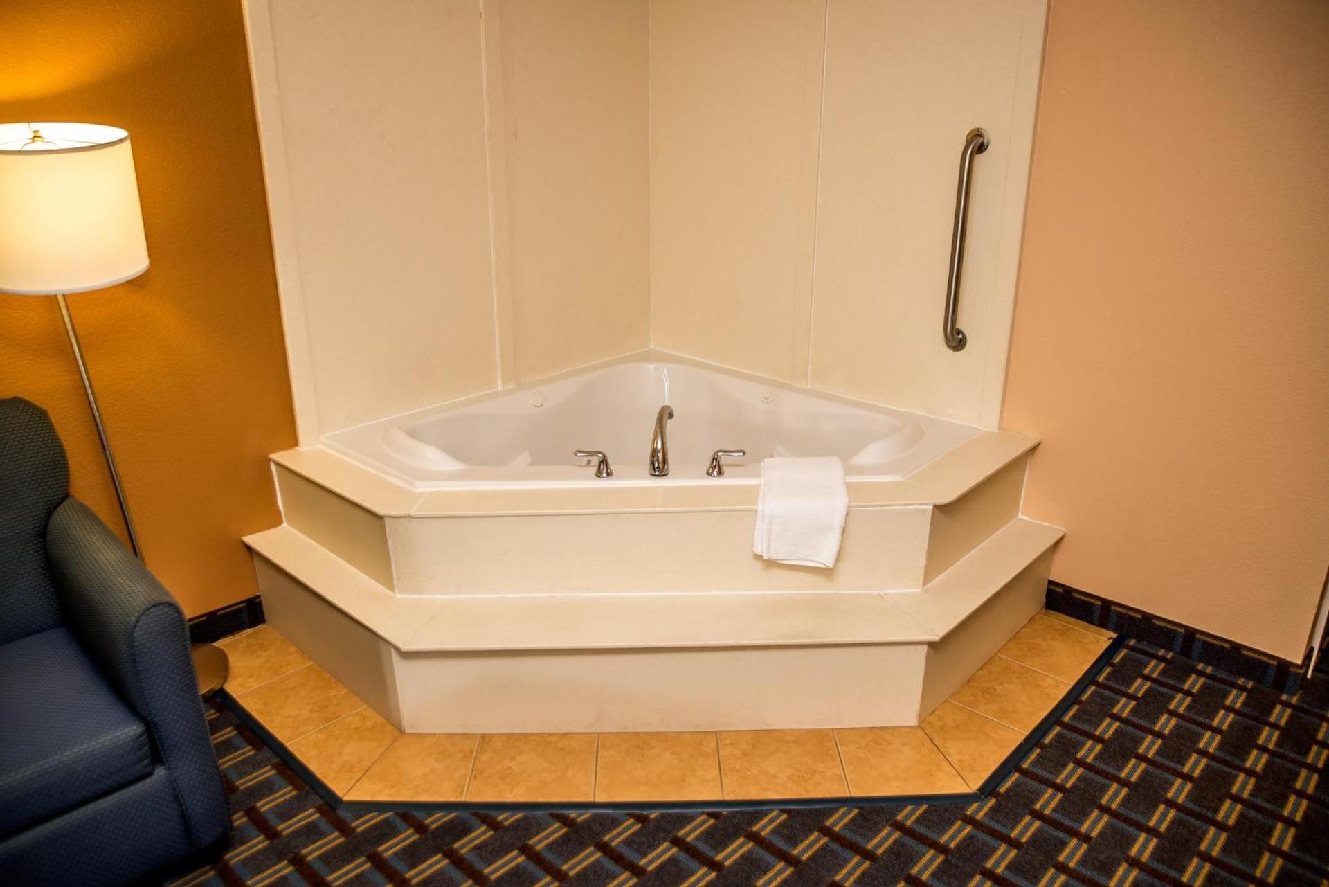 Holiday Inn Express Hotel & Suites Cocoa Beach by IHG photo 10