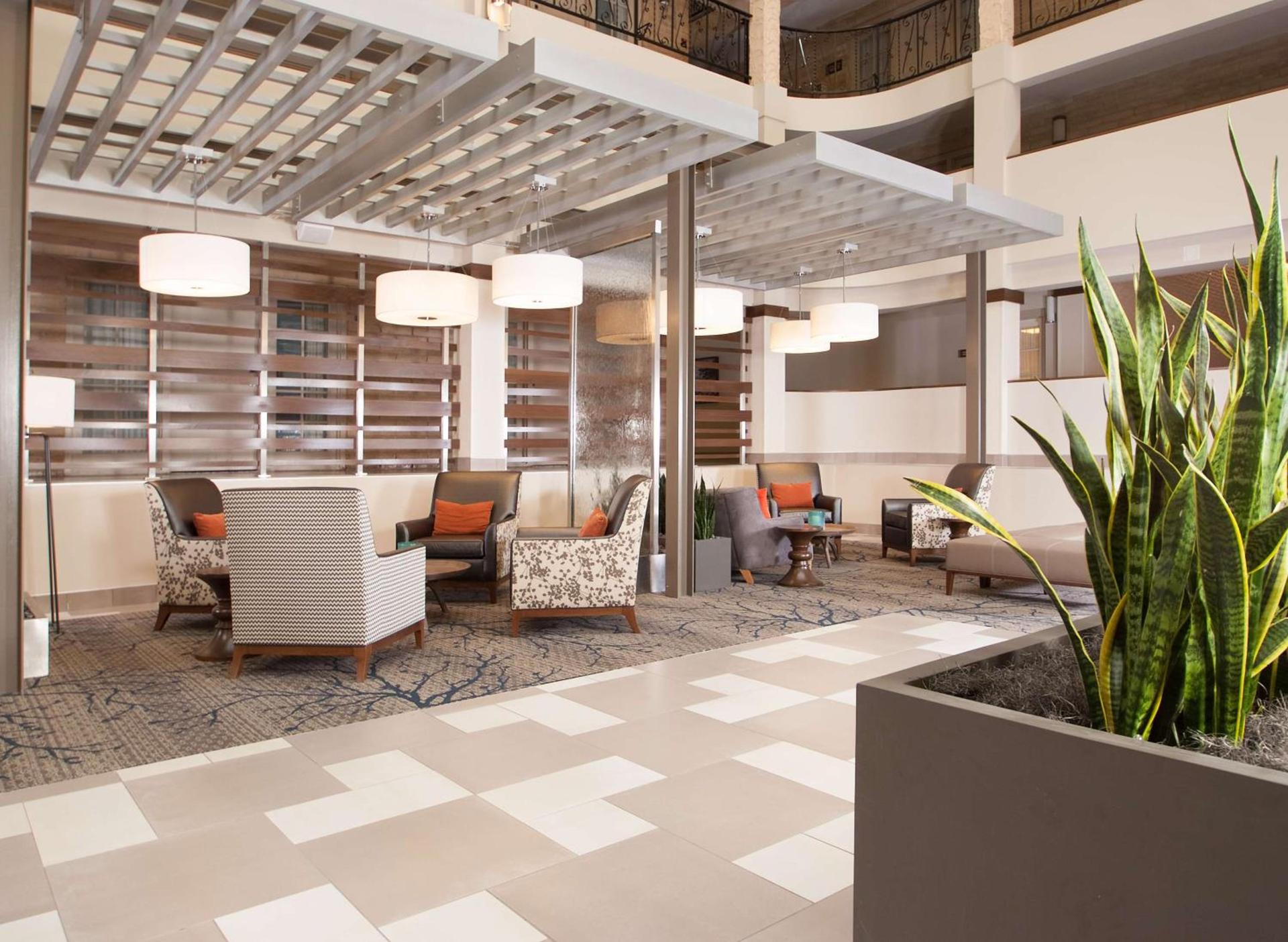 Embassy Suites by Hilton Minneapolis Bloomington Edina photo 6