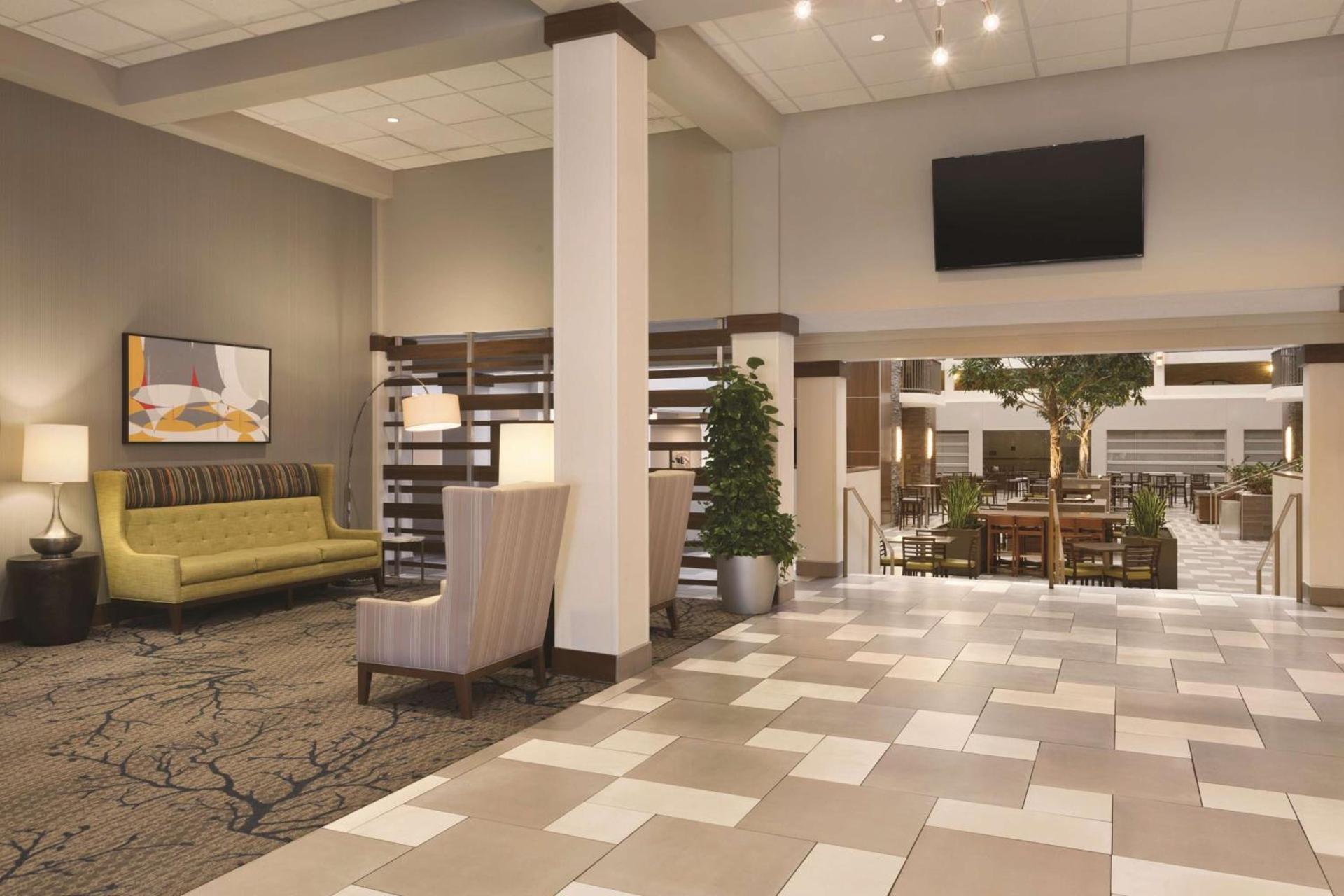 Embassy Suites by Hilton Minneapolis Bloomington Edina photo 7