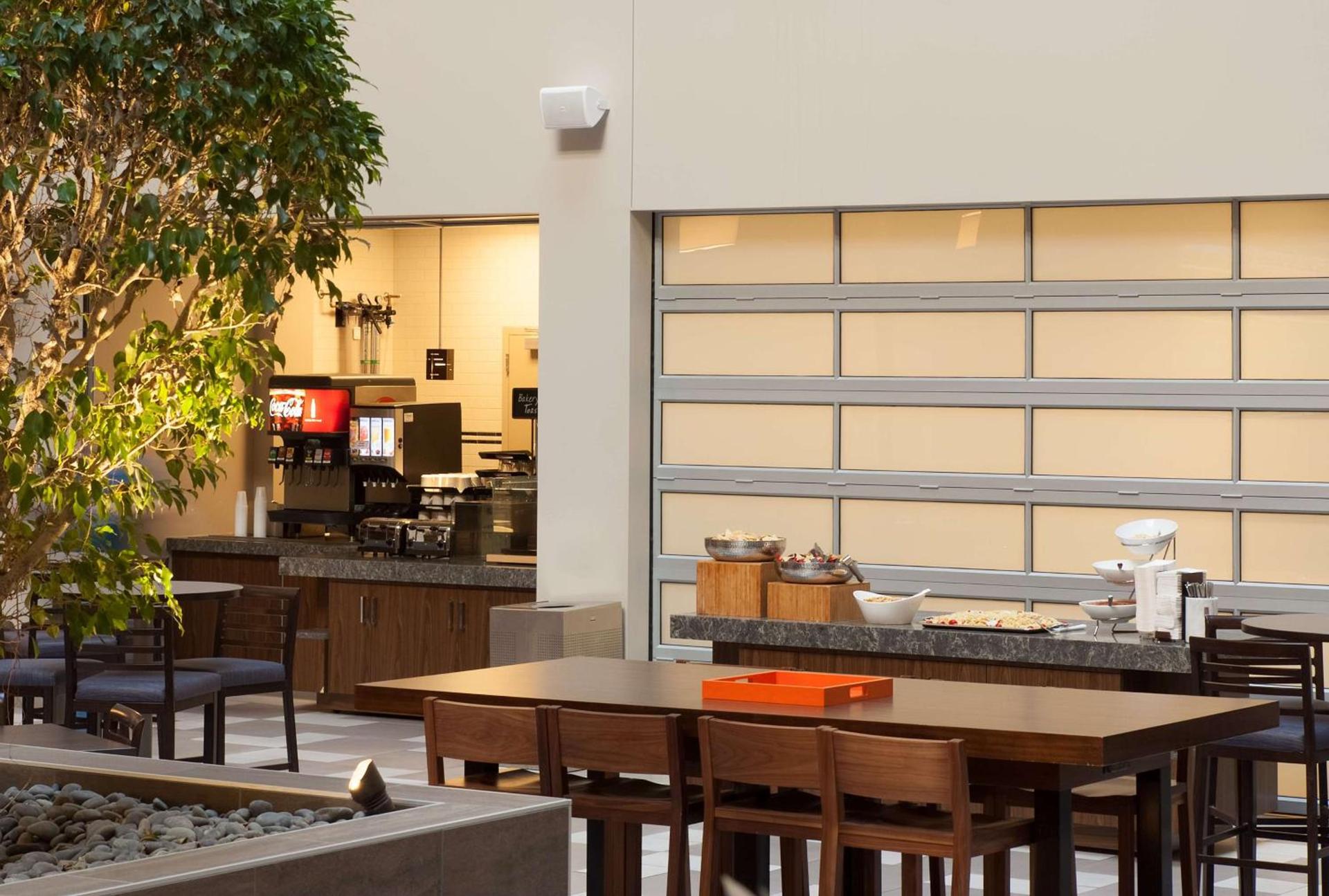 Embassy Suites by Hilton Minneapolis Bloomington Edina photo 9