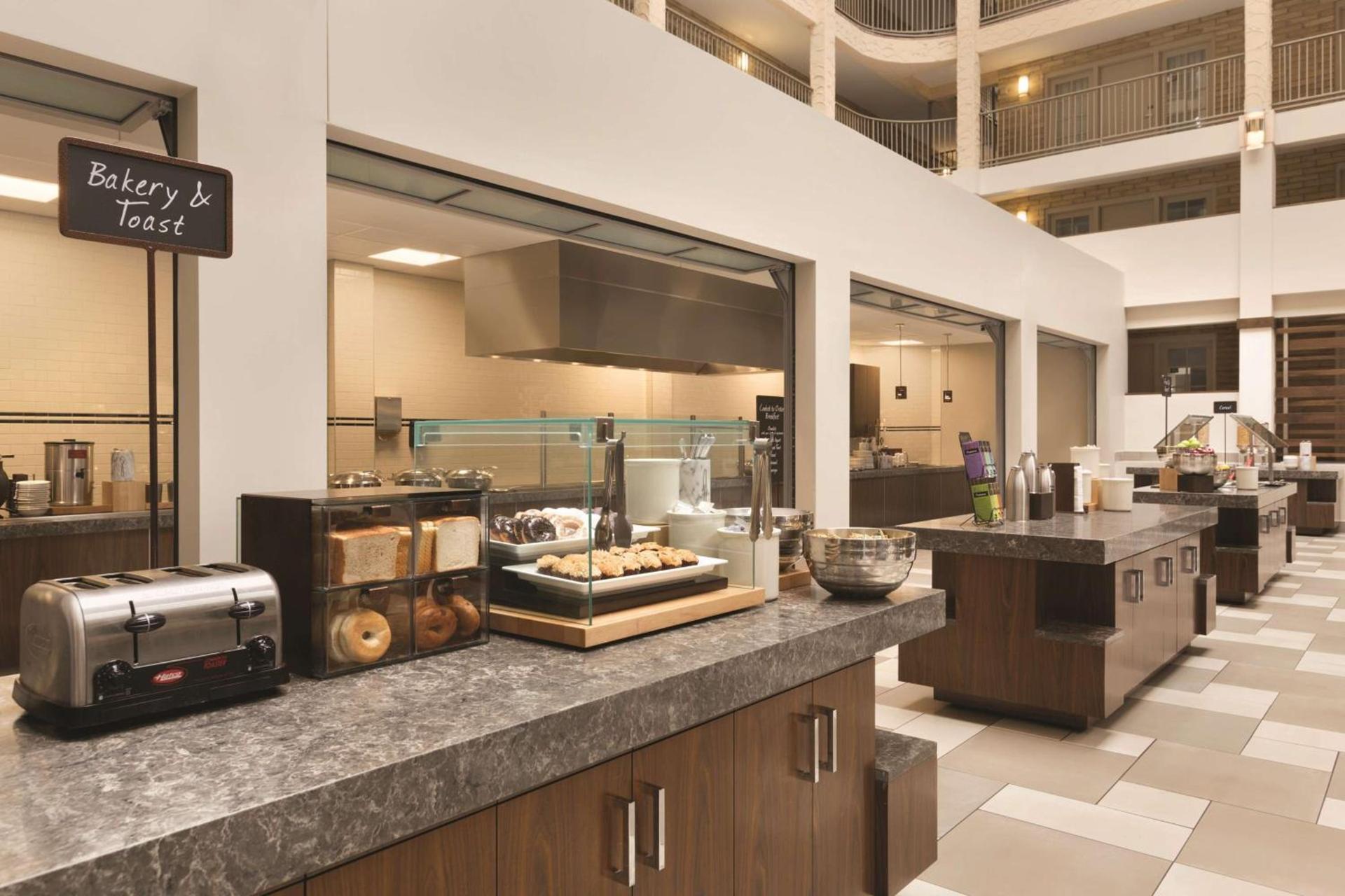 Embassy Suites by Hilton Minneapolis Bloomington Edina photo 17