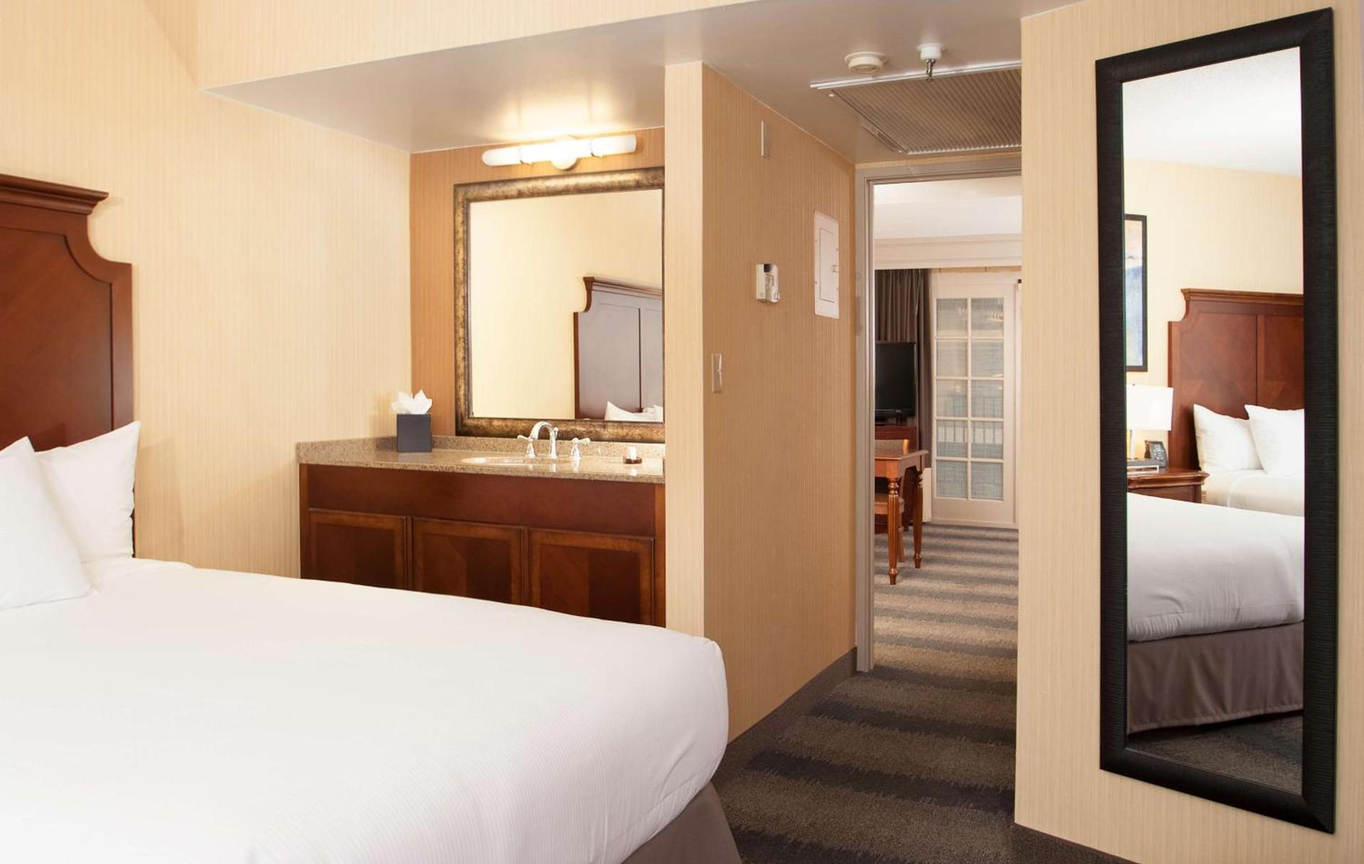 Embassy Suites by Hilton Minneapolis Bloomington Edina photo 33
