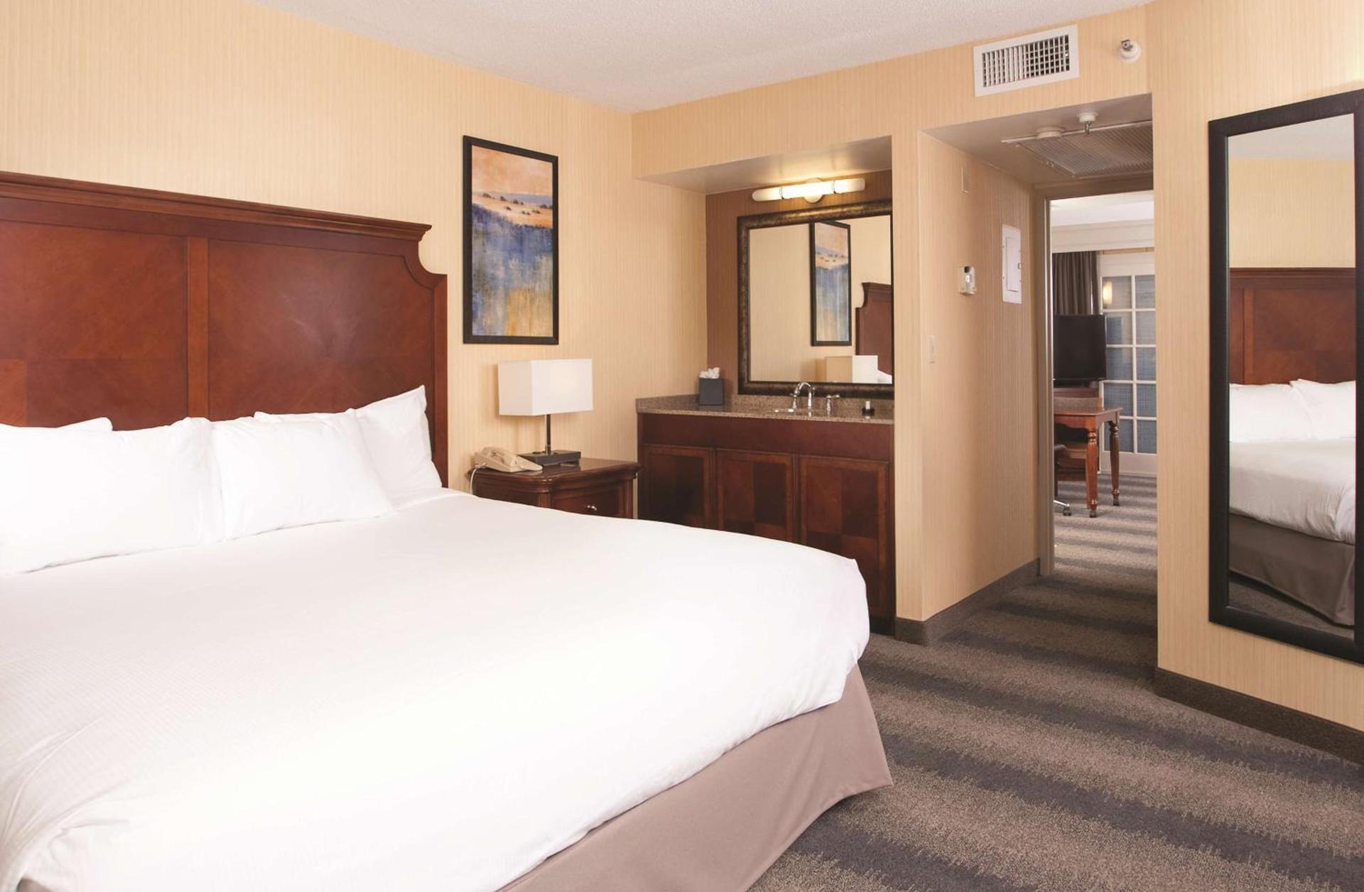 Embassy Suites by Hilton Minneapolis Bloomington Edina photo 42