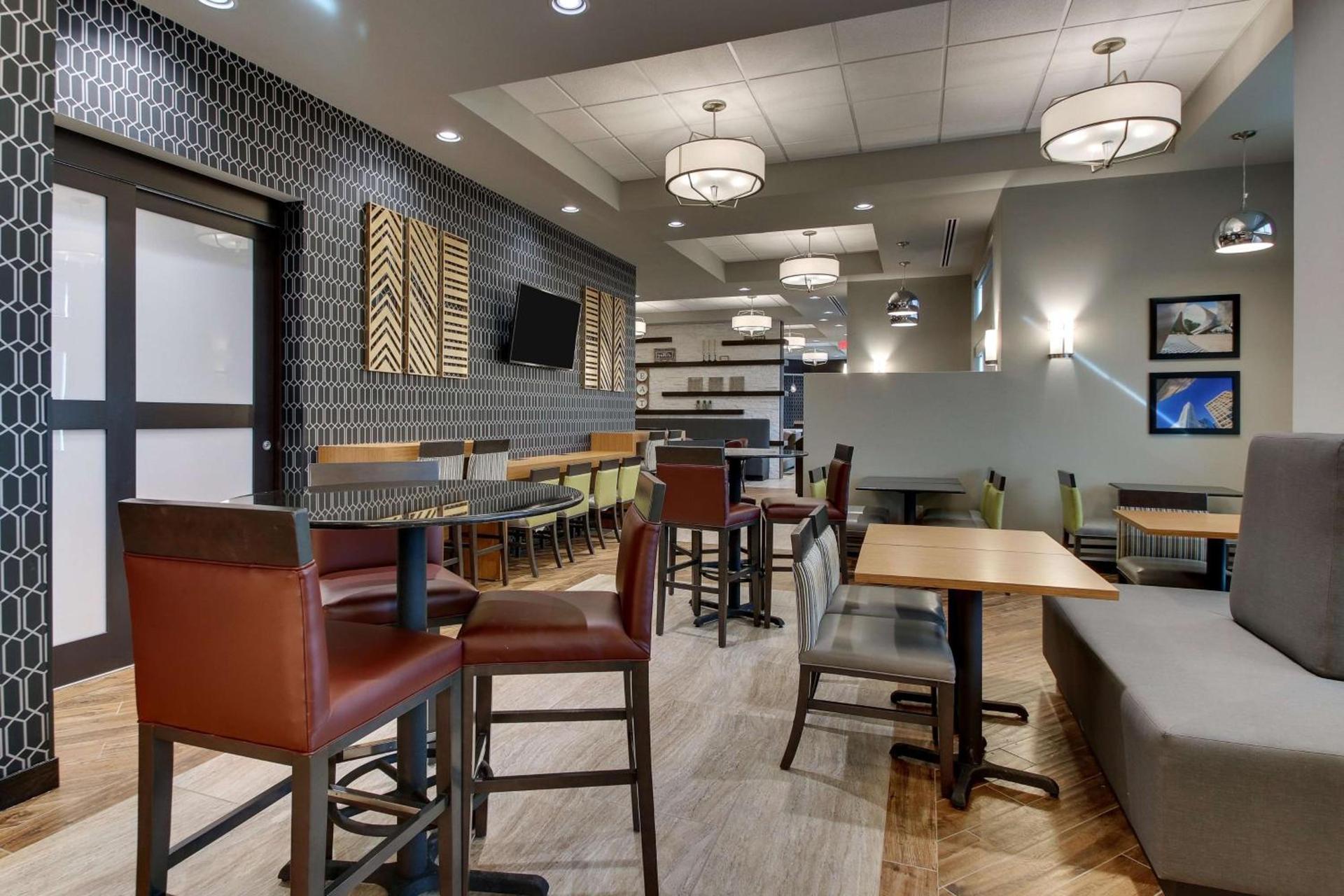 Drury Plaza Hotel College Station photo 6