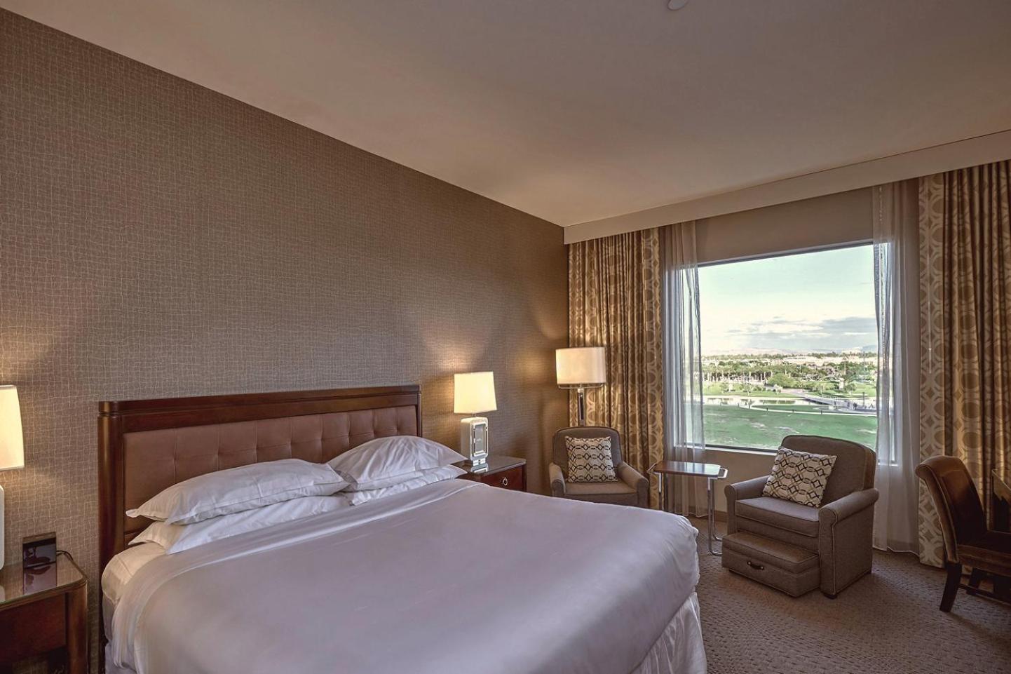 Sheraton Mesa Hotel at Wrigleyville West photo 10