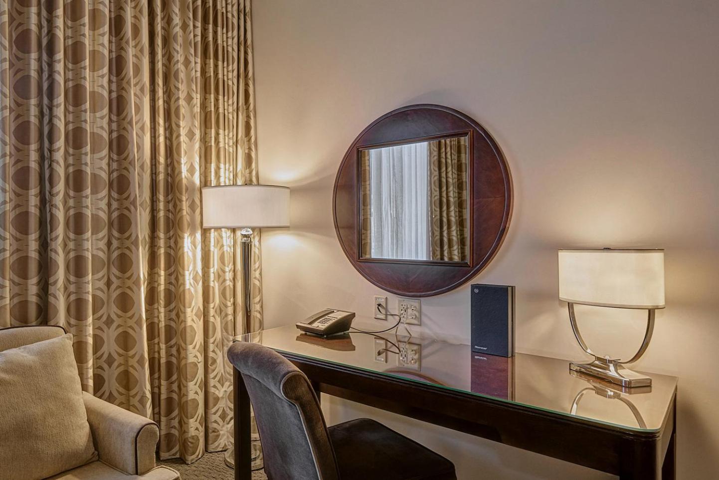Sheraton Mesa Hotel at Wrigleyville West photo 11