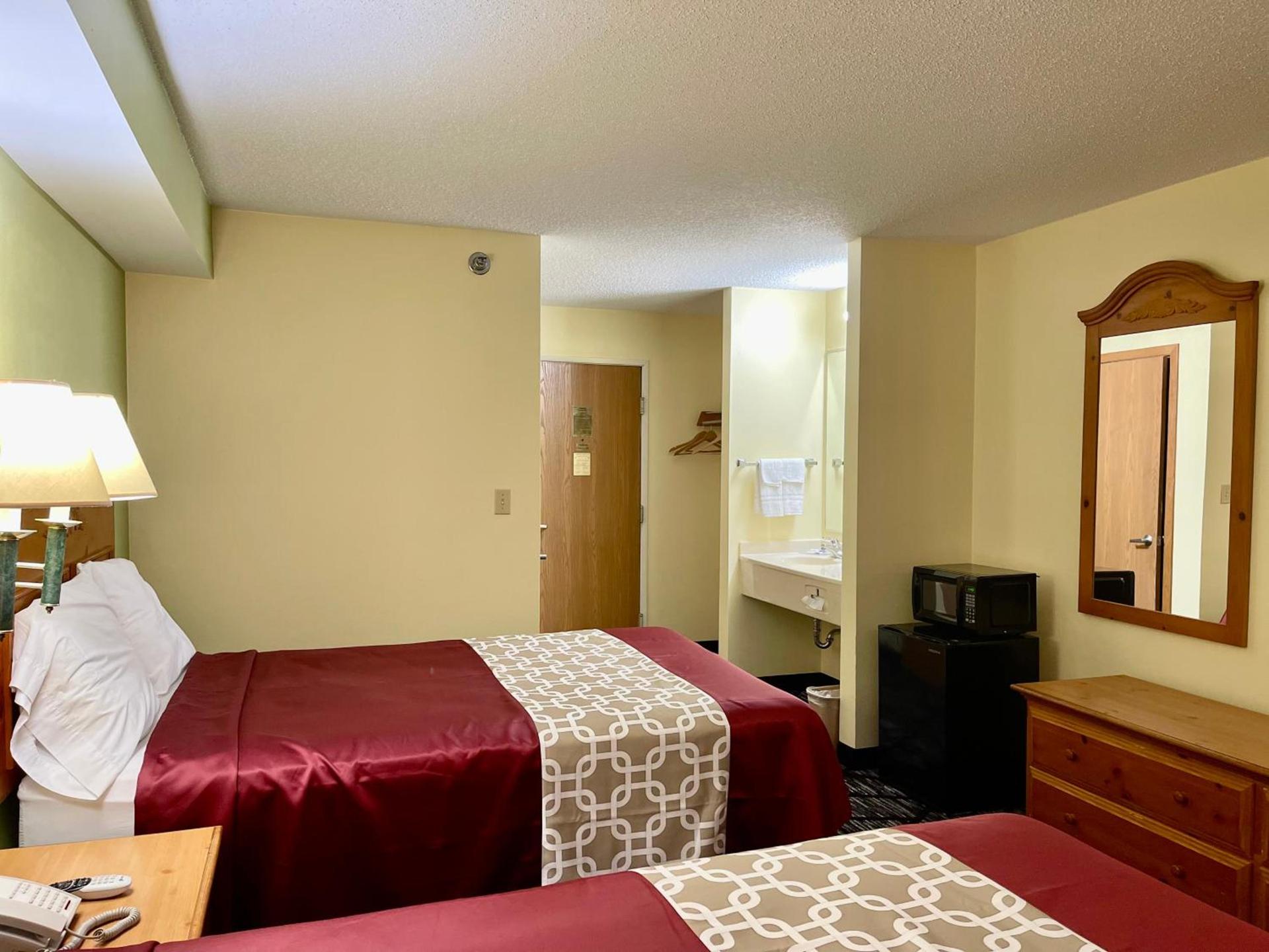 Heritage Inn & Suites photo 12