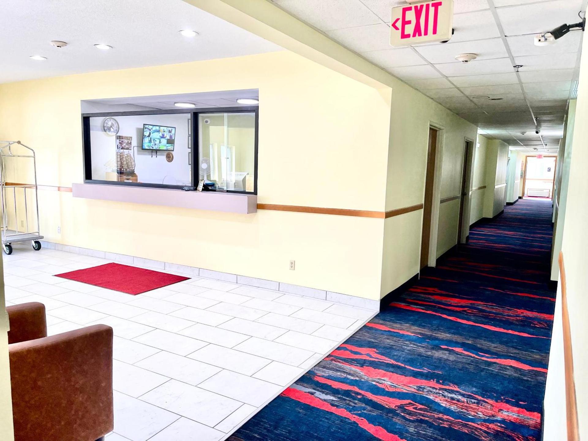Heritage Inn & Suites photo 4