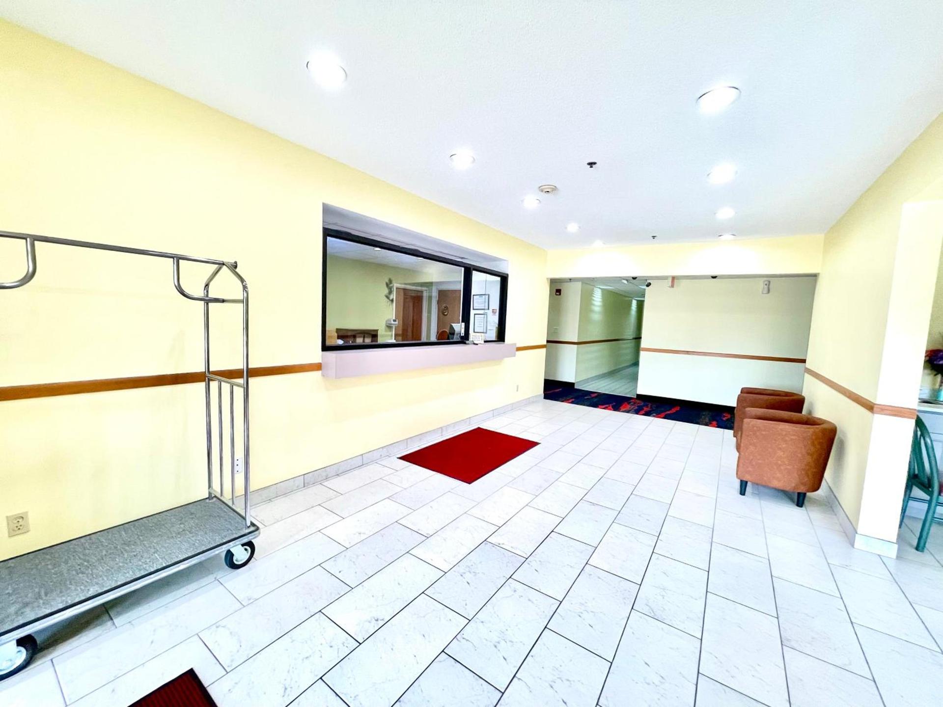 Heritage Inn & Suites photo 1
