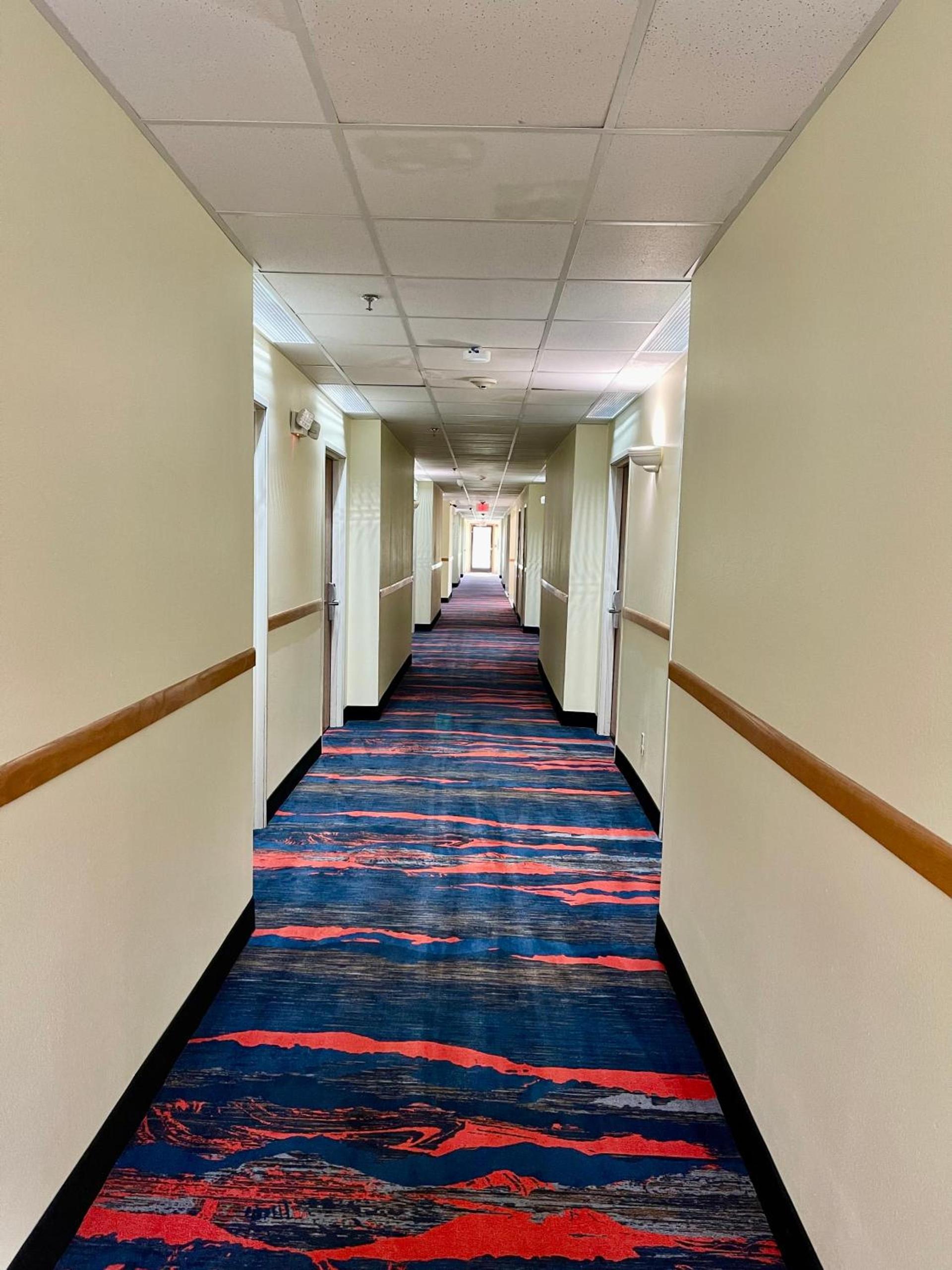 Heritage Inn & Suites photo 6