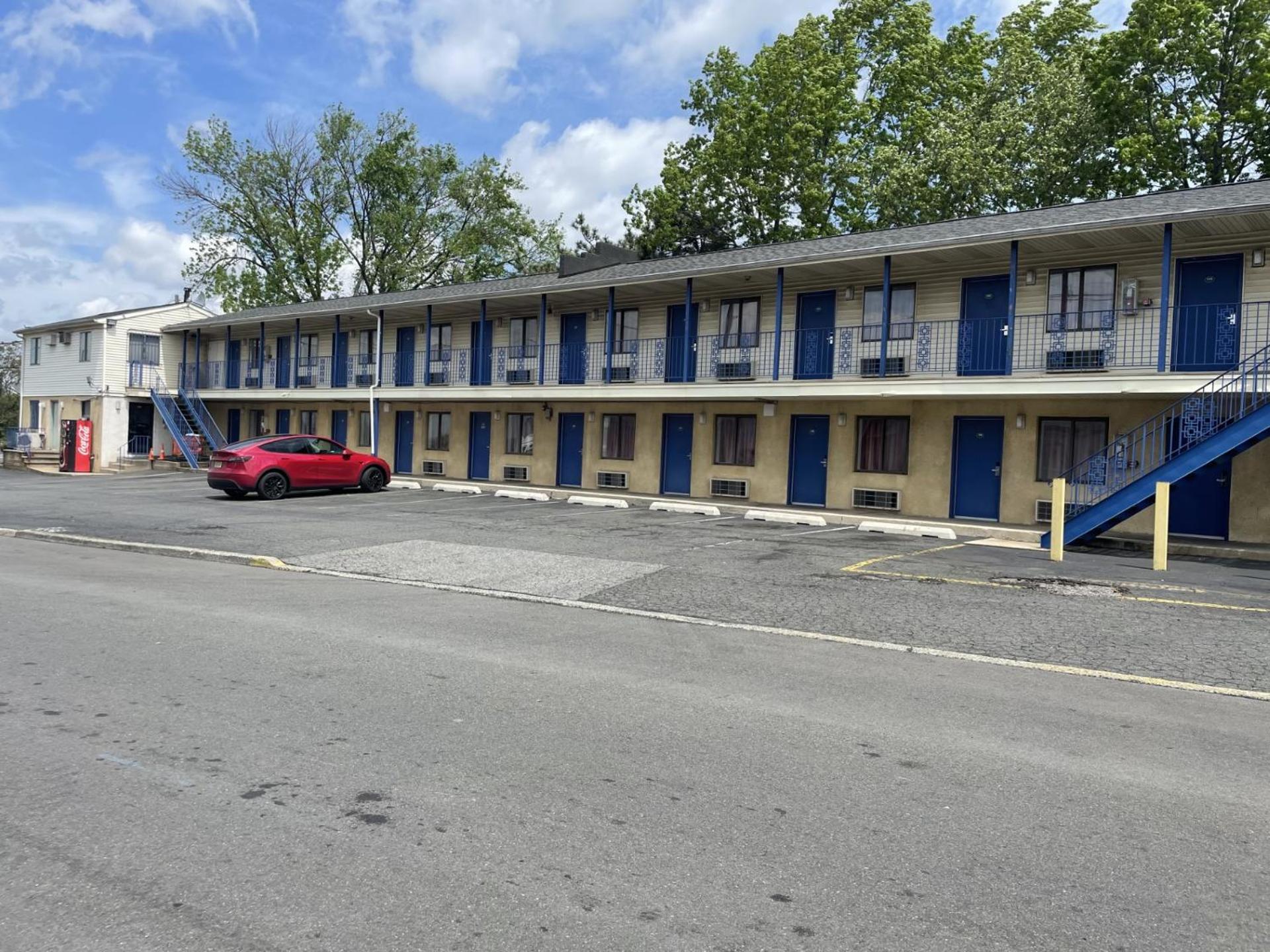 Budget Inn - Elizabeth, NJ photo 14