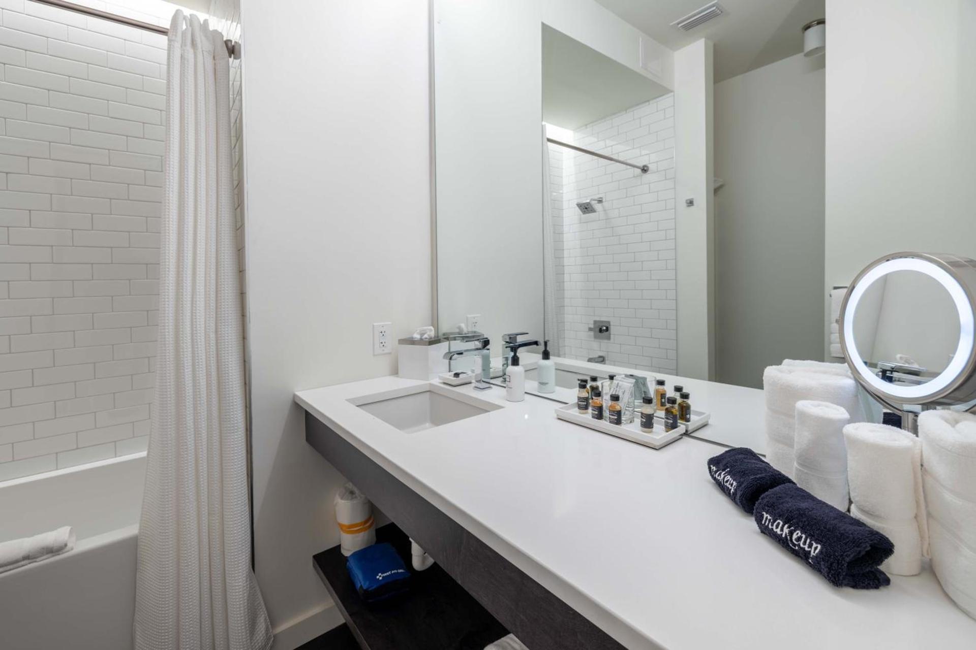 121 Hotel by AvantStay photo 3