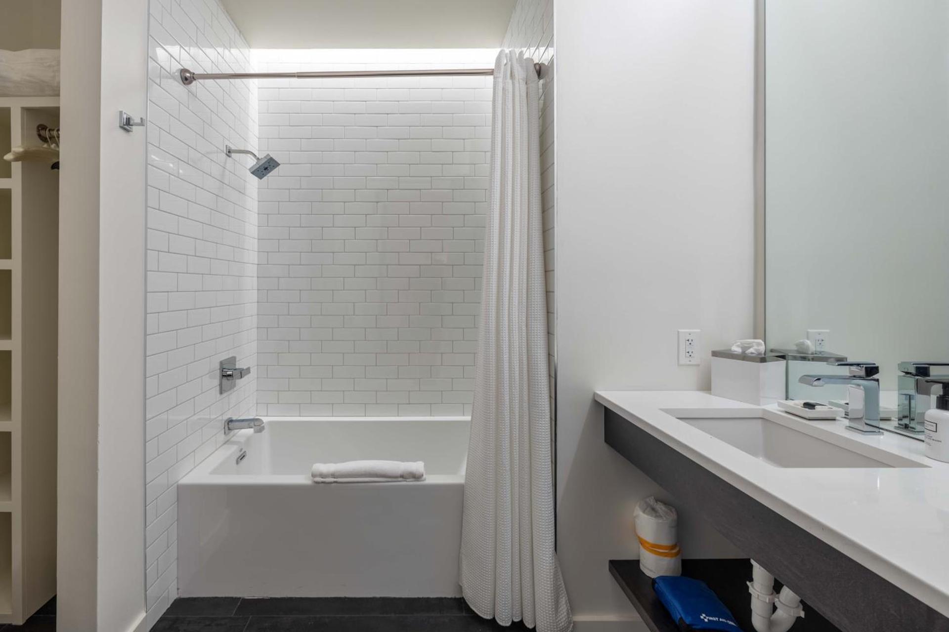 121 Hotel by AvantStay photo 15