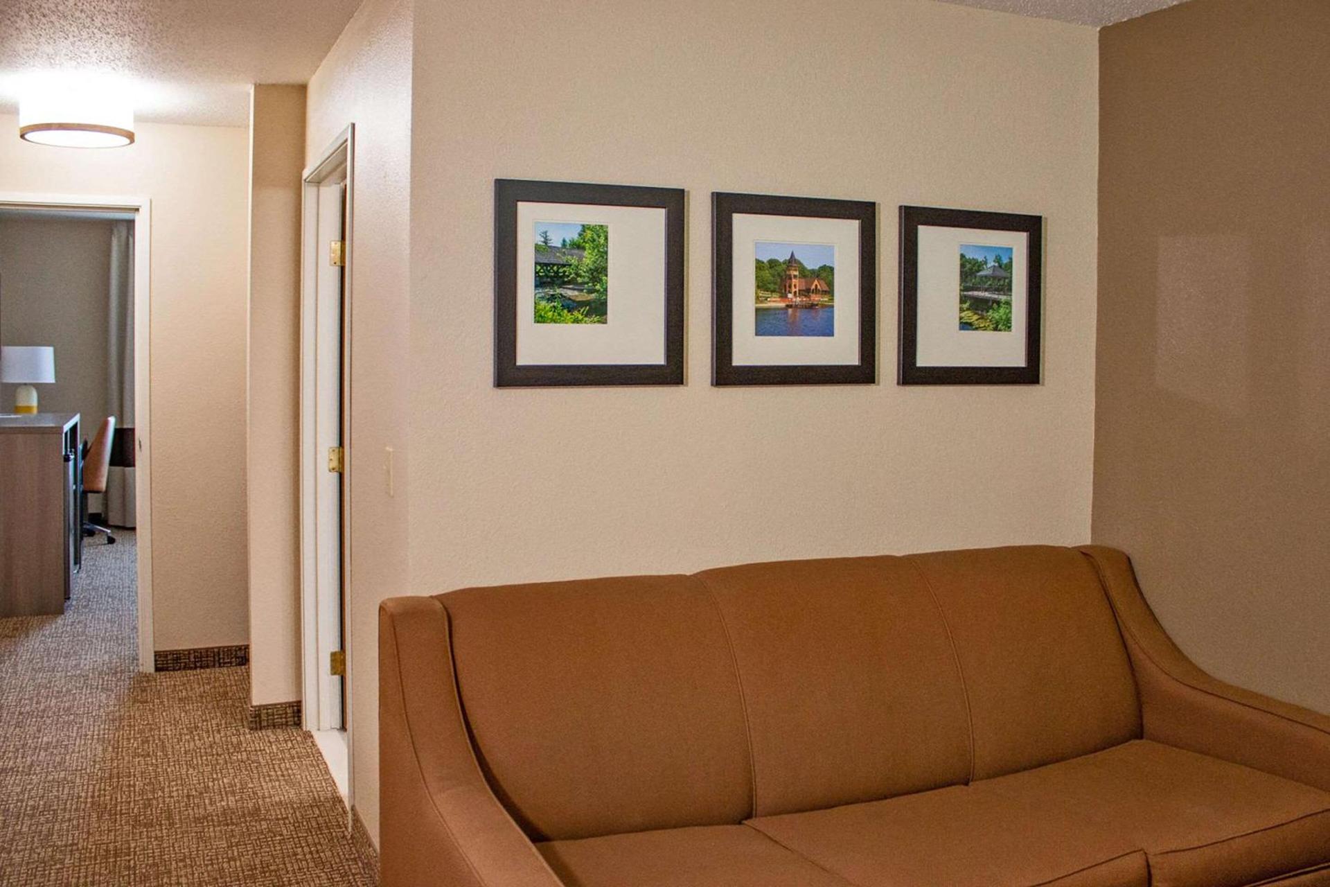 Comfort Inn & Suites Geneva- West Chicago photo 47
