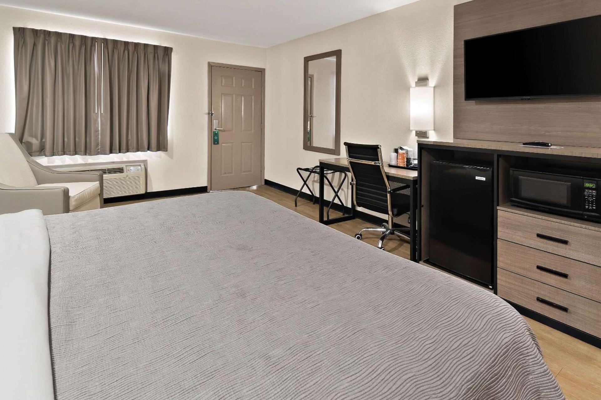 Quality Inn & Suites Weatherford photo 22