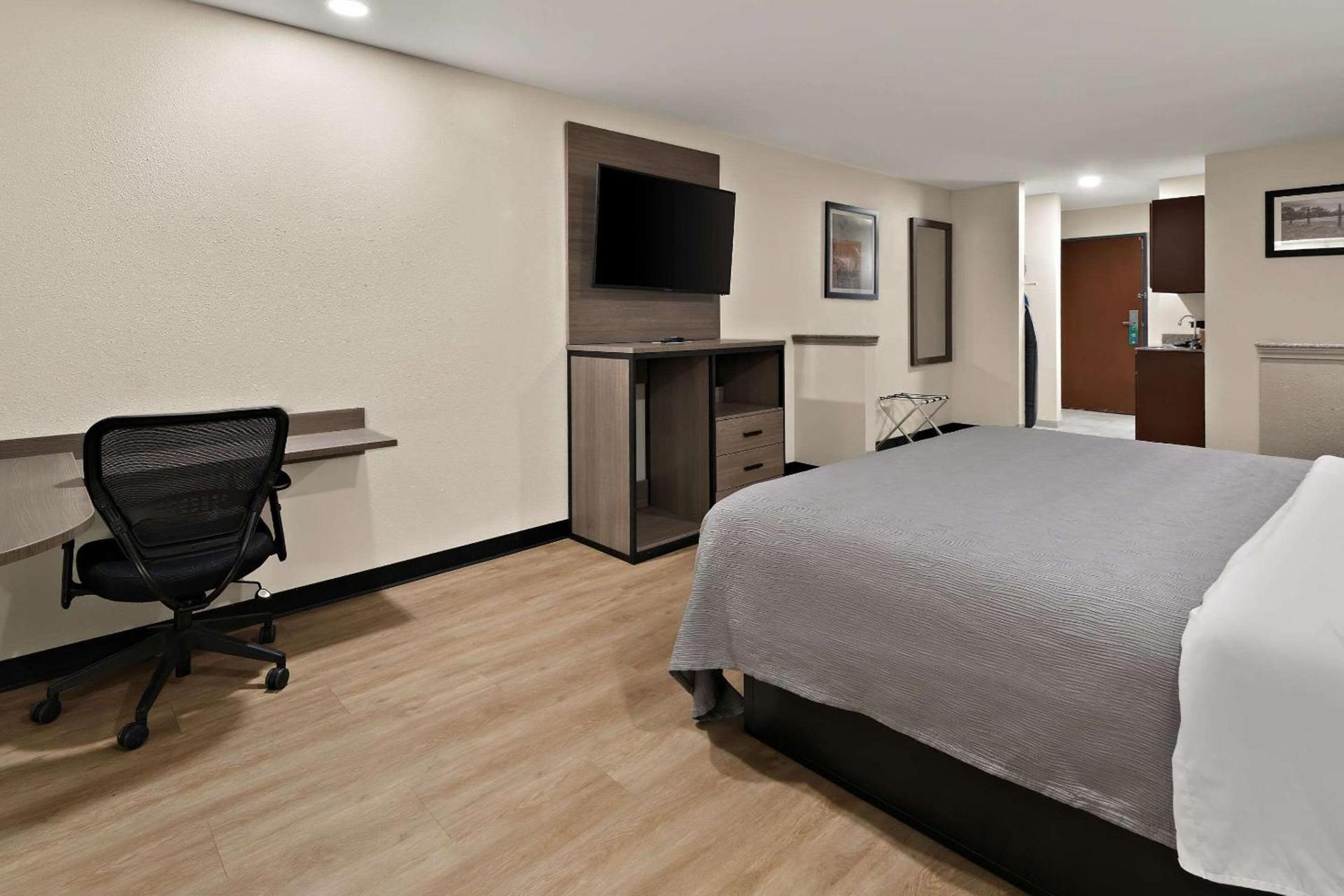 Quality Inn & Suites Weatherford photo 34