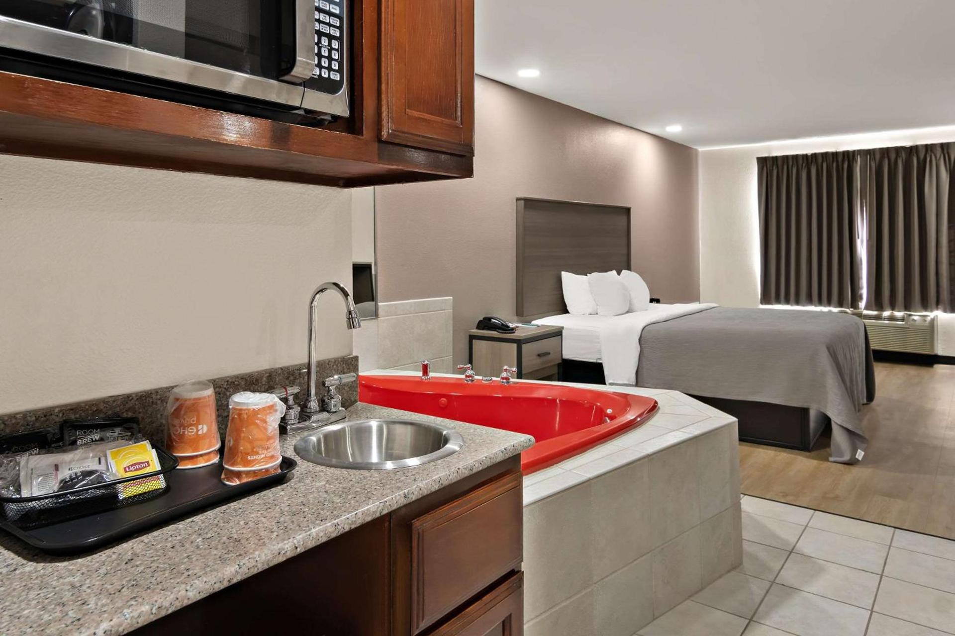 Quality Inn & Suites Weatherford photo 37