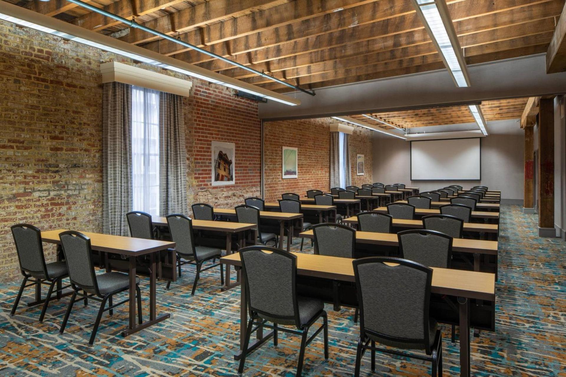 Courtyard by Marriott New Orleans Warehouse Arts District photo 22