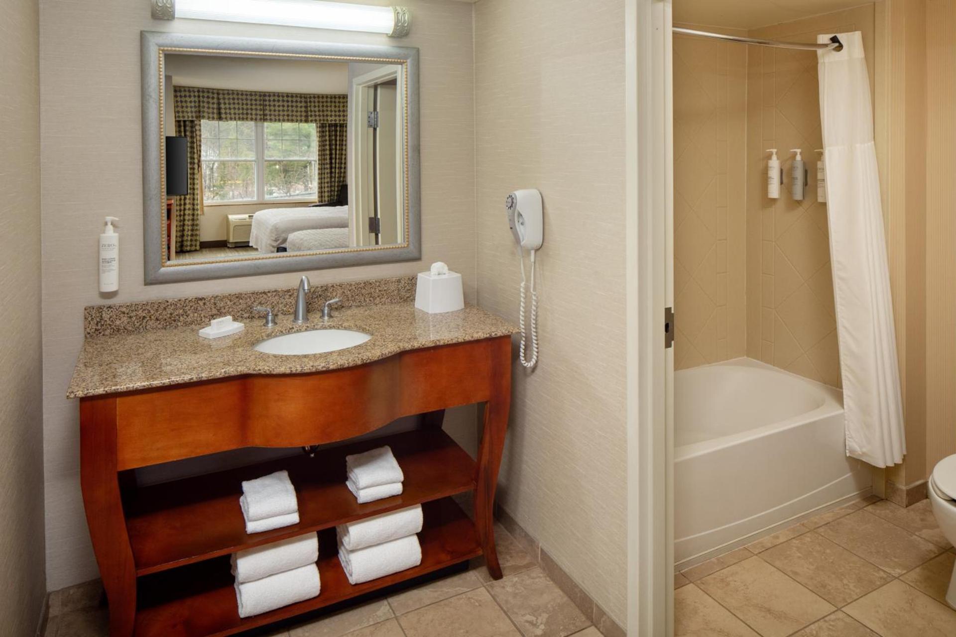 Hampton Inn & Suites Mystic photo 33