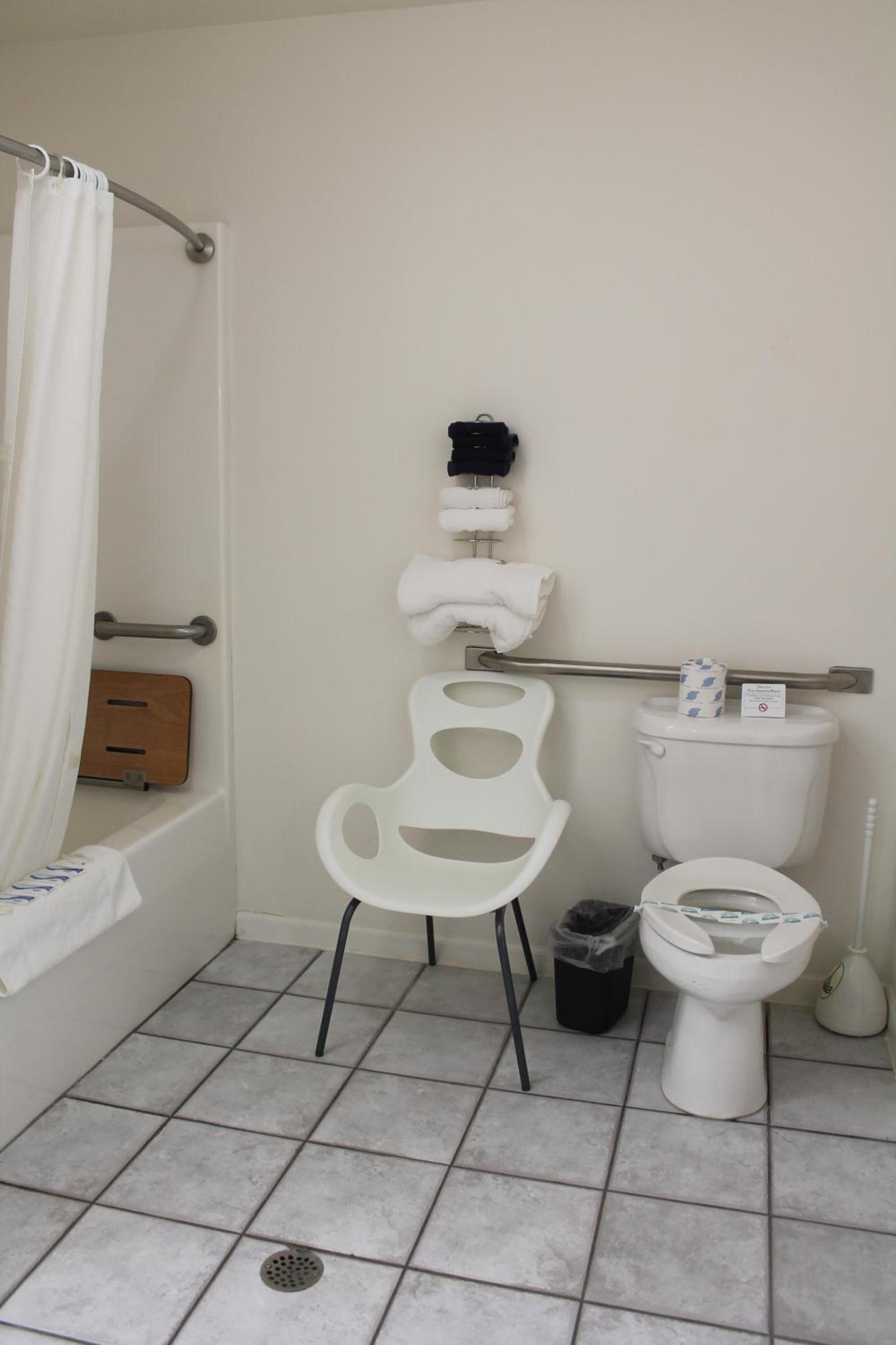 American Host Inn photo 20