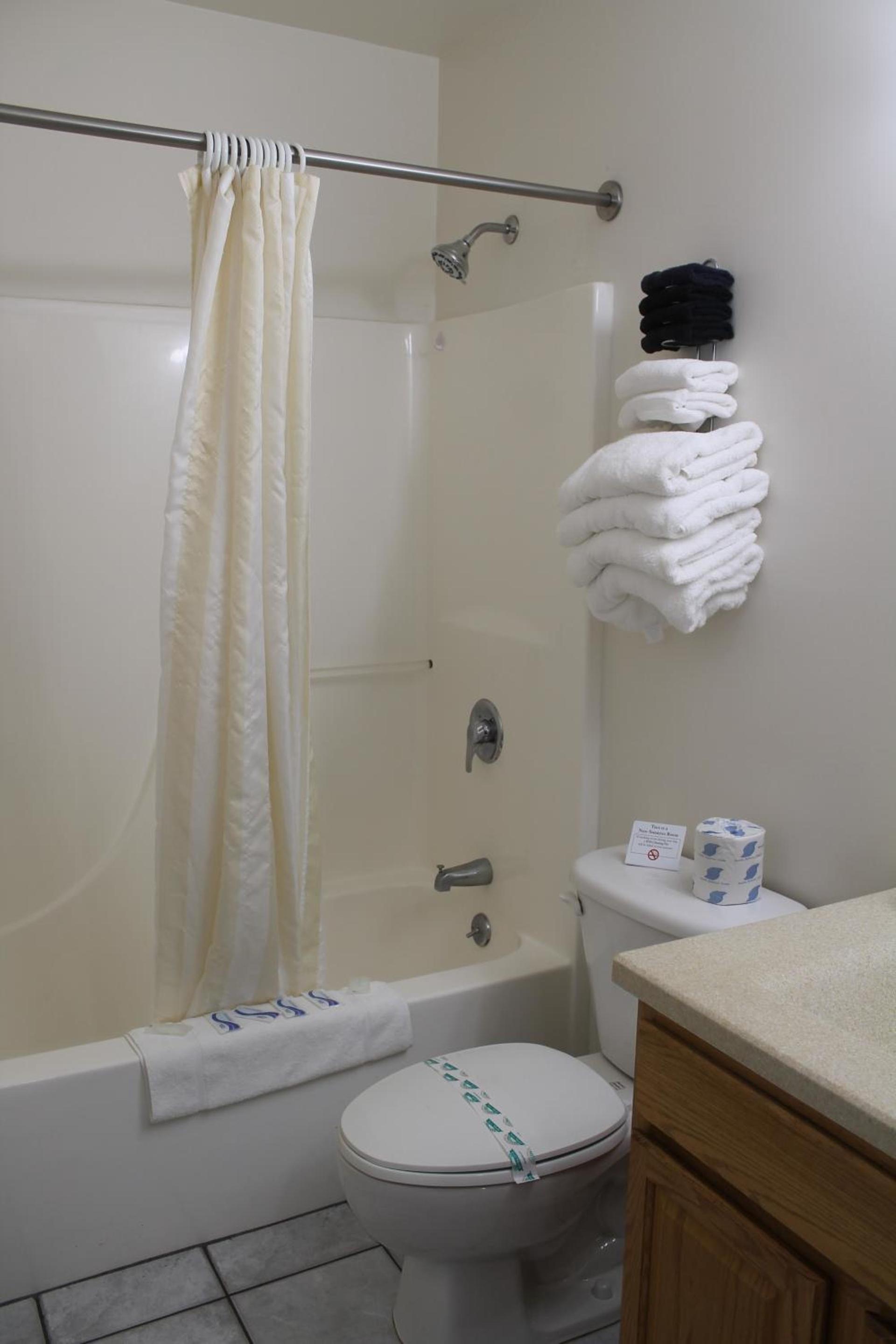American Host Inn photo 24