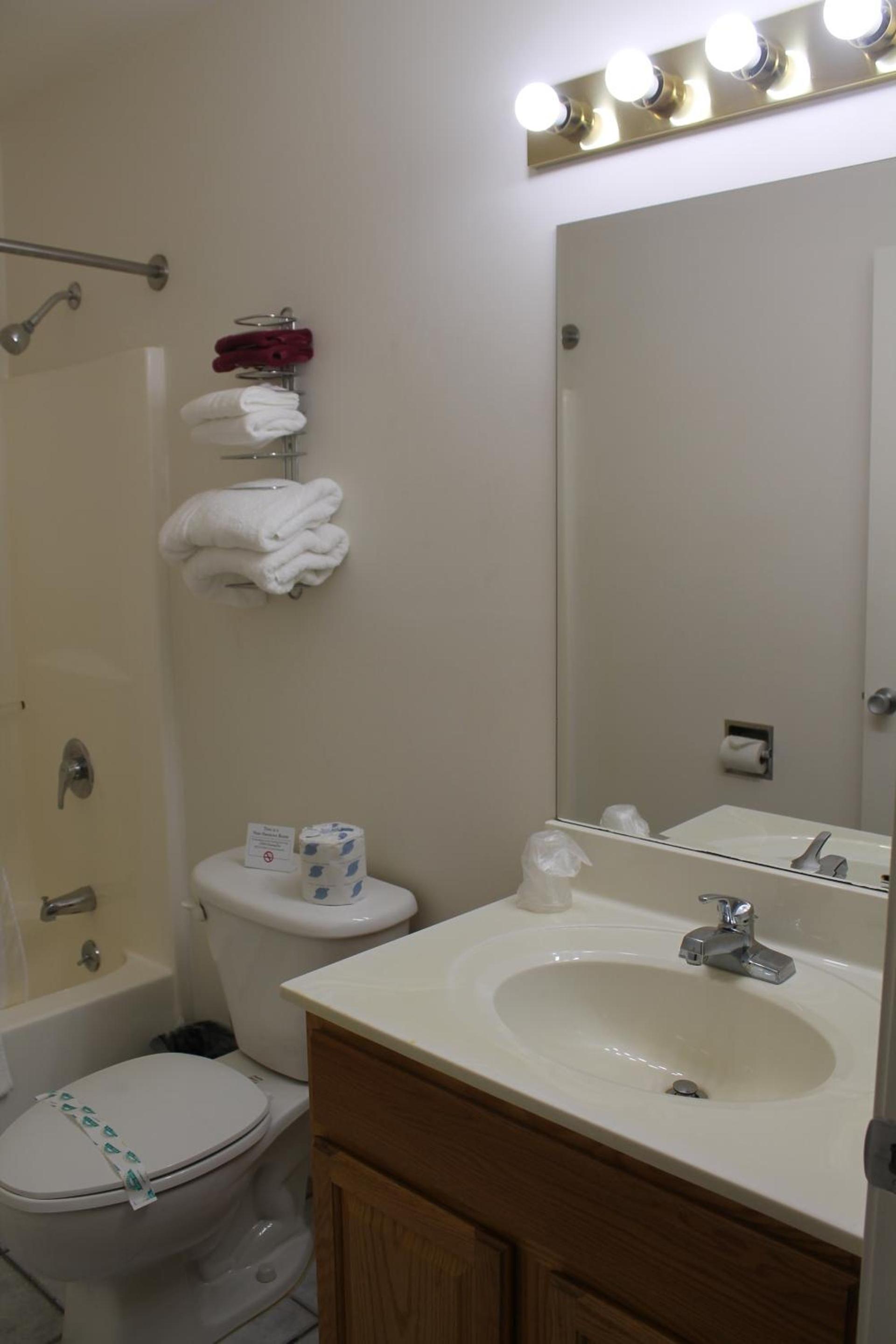 American Host Inn photo 30