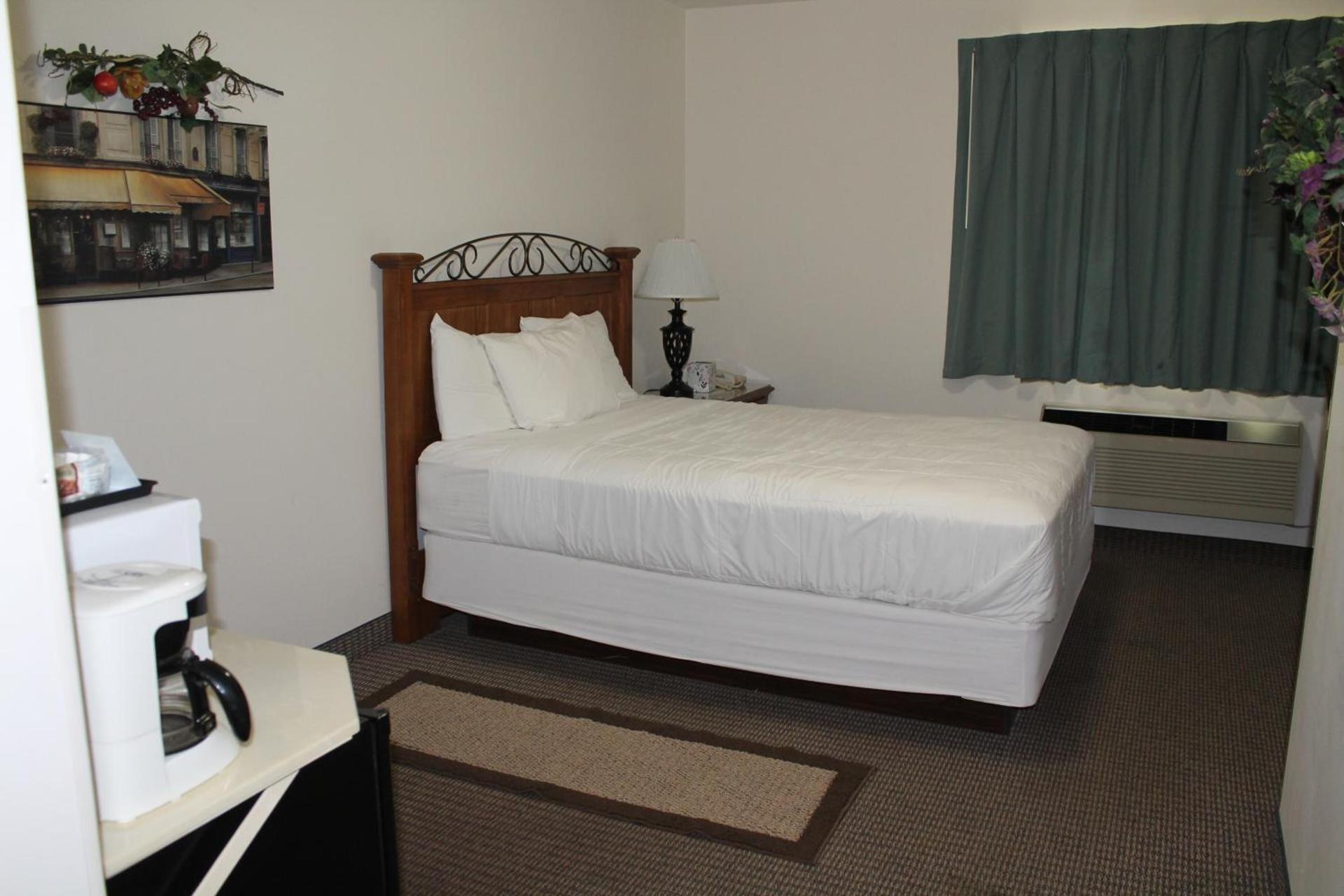 American Host Inn photo 27