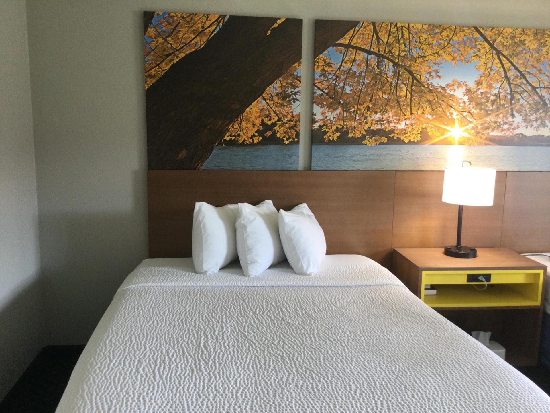 Days Inn by Wyndham International Falls photo 16