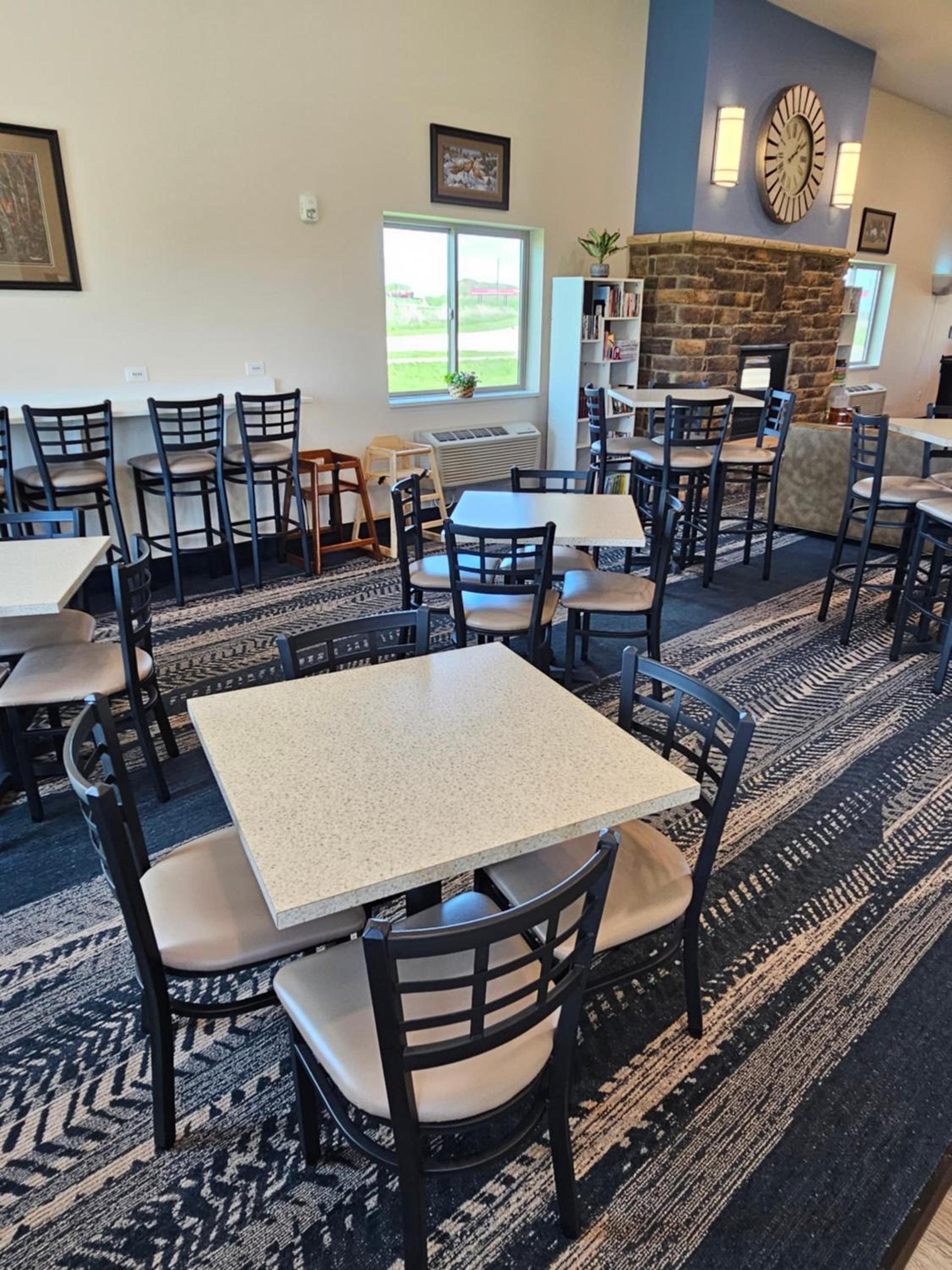 Cobblestone Inn & Suites – Manchester photo 8