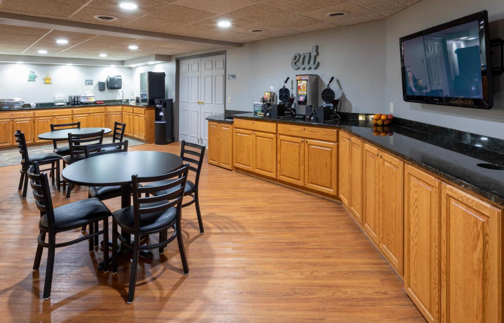 Paynesville Inn & Suites photo 11