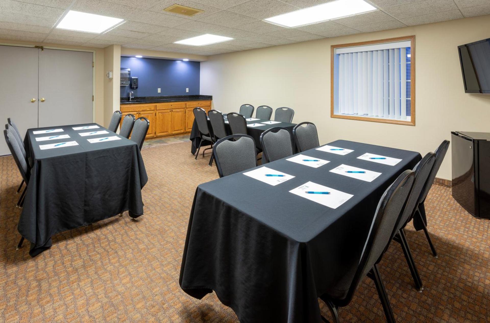 Paynesville Inn & Suites photo 12