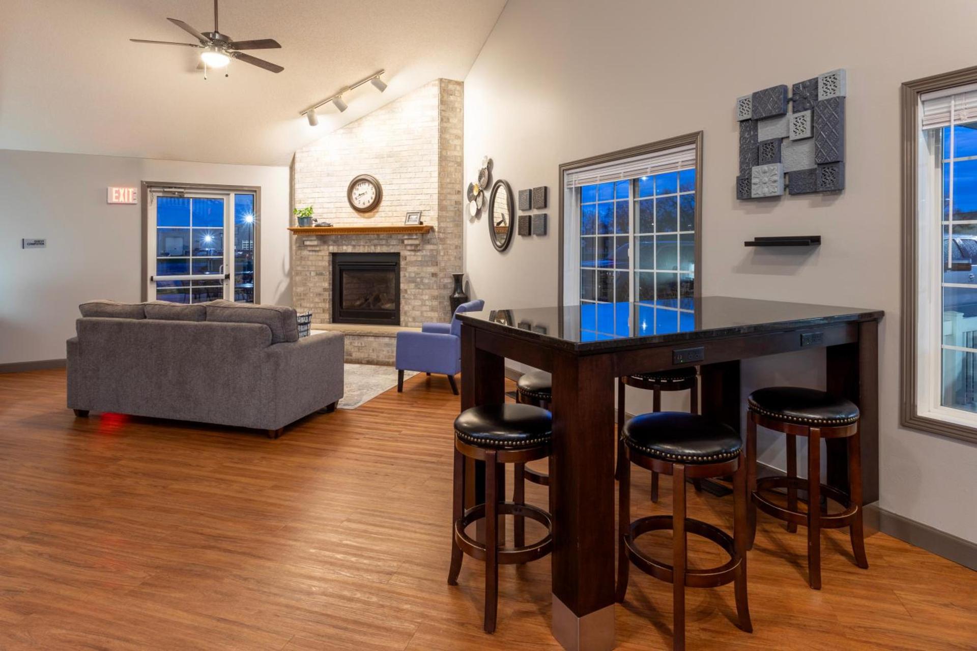 Paynesville Inn & Suites photo 13