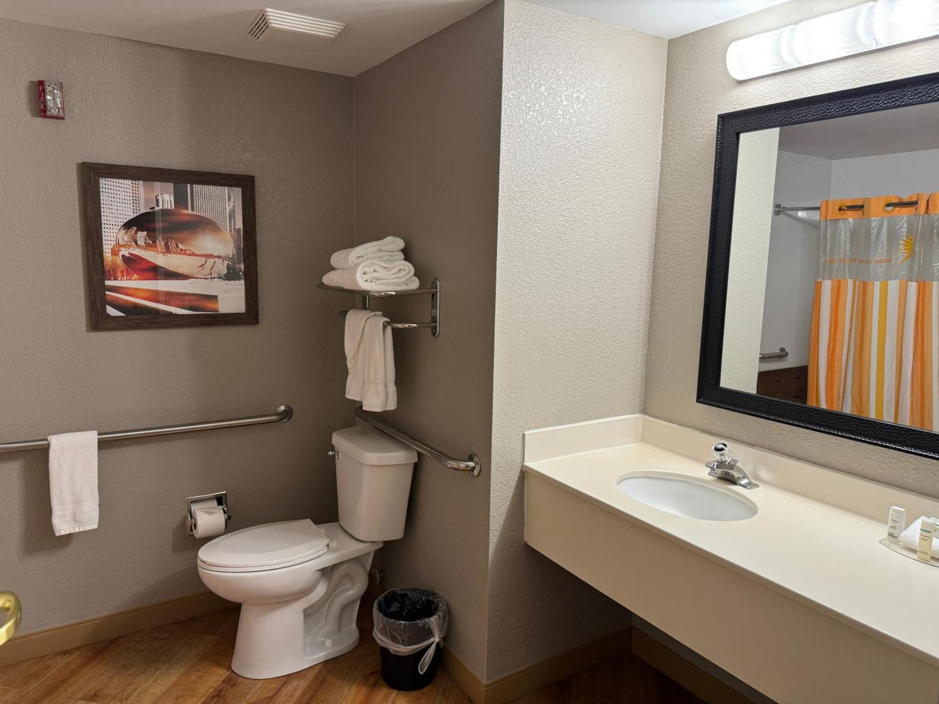 La Quinta by Wyndham Bannockburn-Deerfield photo 50