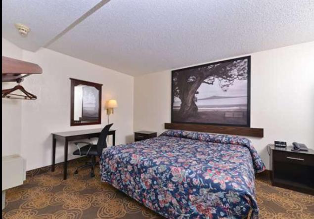 Days Inn by Wyndham Waukegan Great Lakes-Free Breakfast and Naval Base Shuttle photo 5