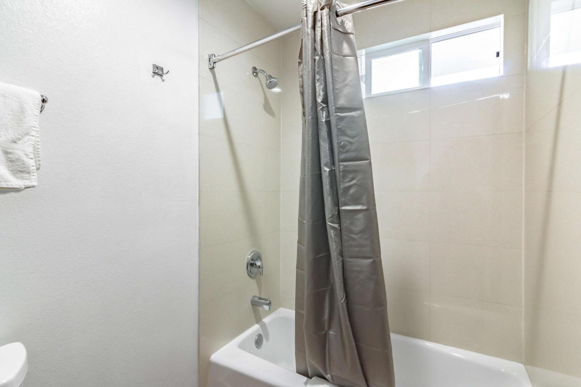 Motel 6-Anaheim, CA photo 9